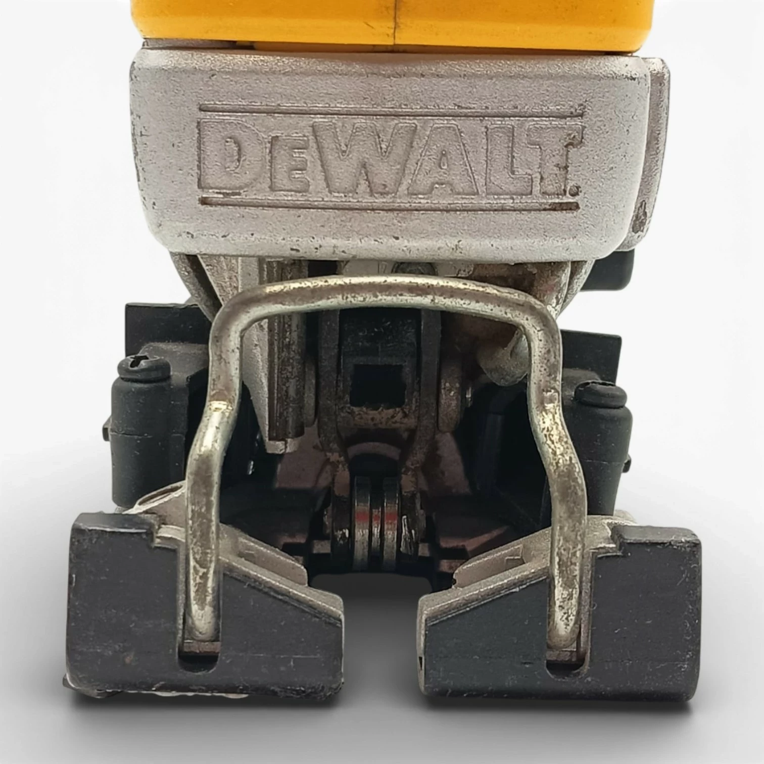 dewalt-wyrzynarka-z-uchwytem-za-korpus-18v-xr-body-dcs335n-stan-11323-2