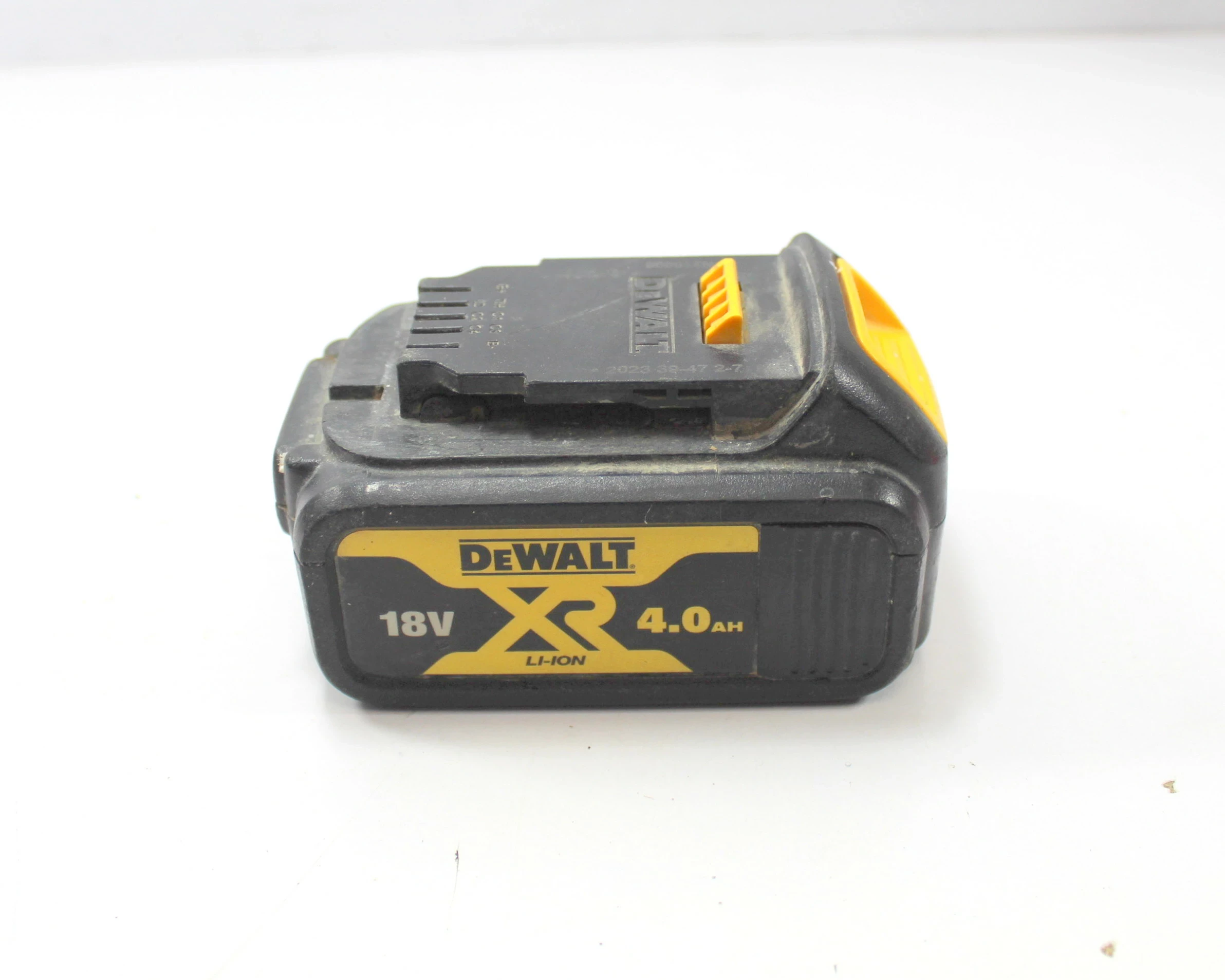 wkretarka-dewalt-dcd780-2-akumulatory-4ah-ladowarka-stan-11323-2