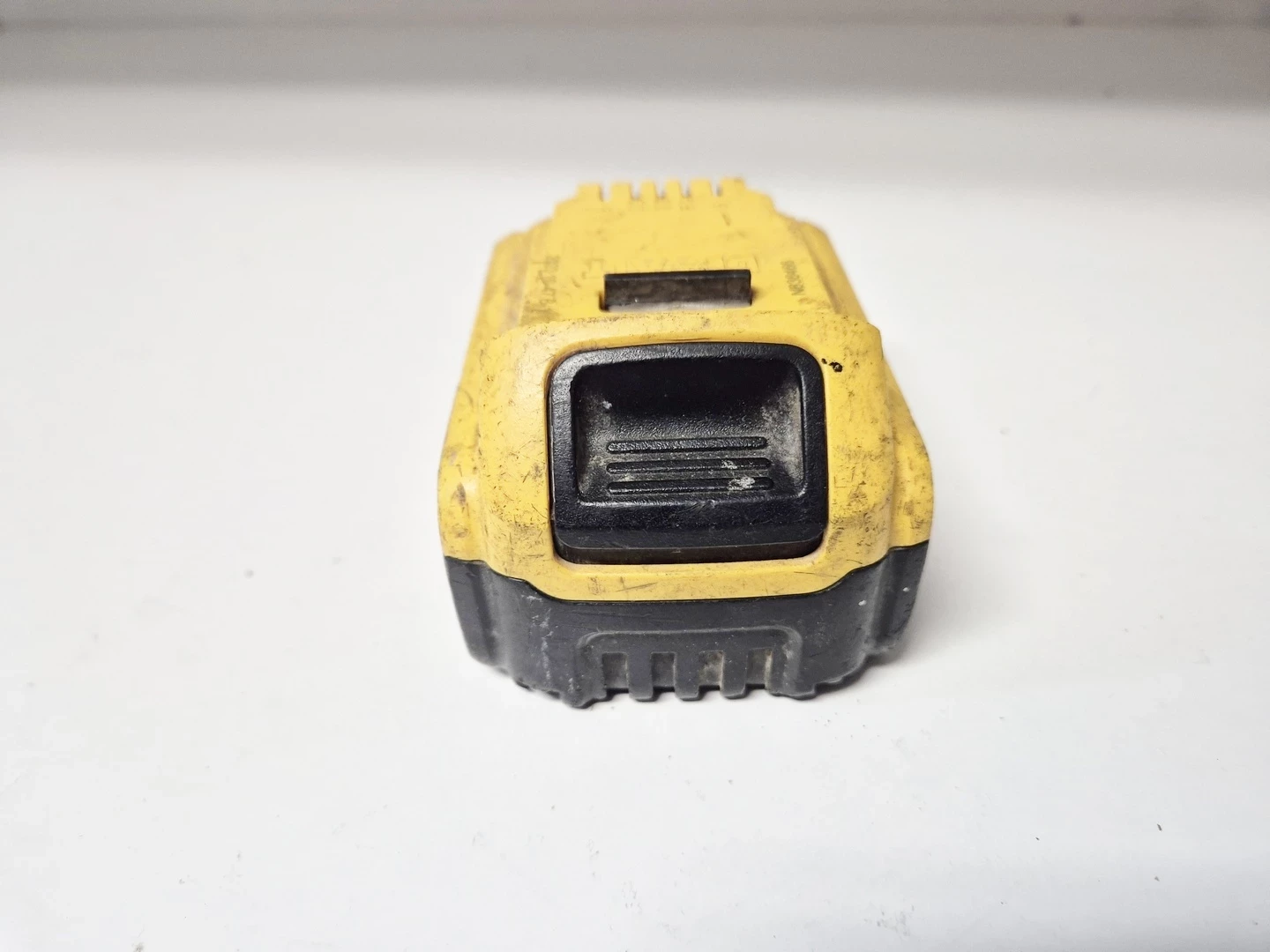 bateria-dewalt-dcb184-18v-5ah-stan-11323-2