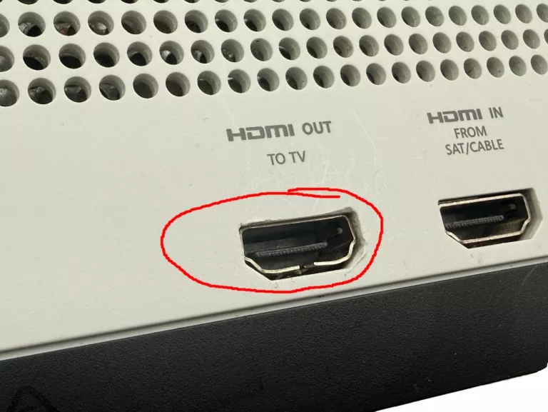 konsola-microsoft-xbox-one-s-blu-ray-1681-500gb-pad-zamiennik-4-gry-ean-gtin-5900626856157