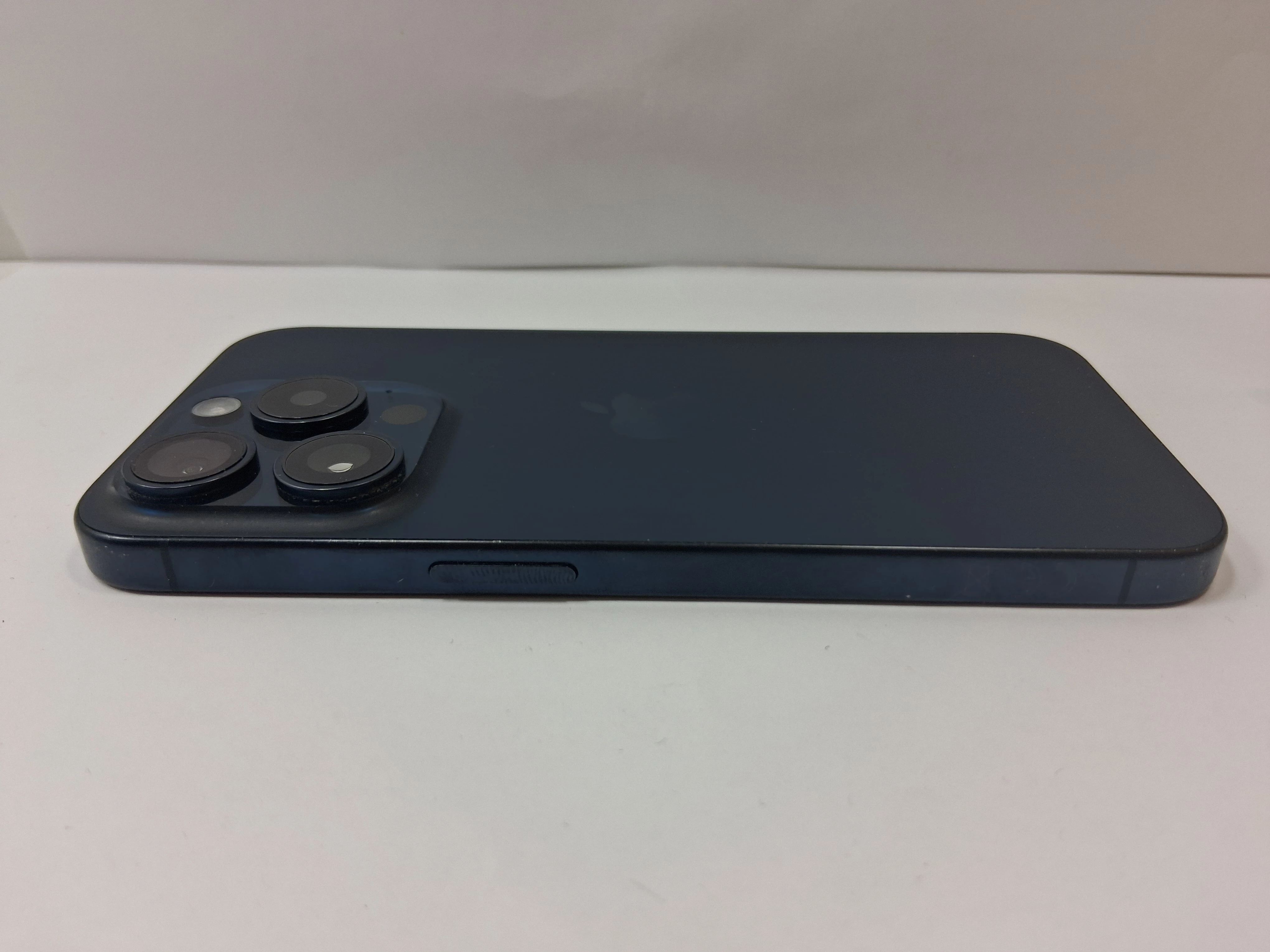 telefon-iphone-15-pro-128gb-90-wbudowana-pamiec-202869-214189