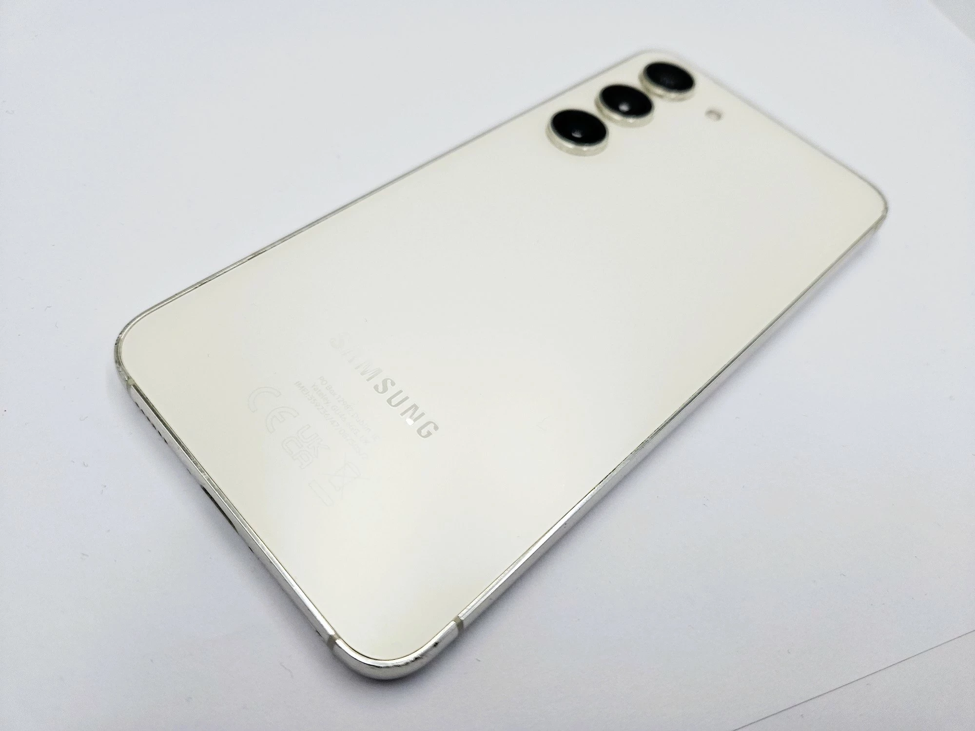 telefon-samsung-galaxy-s23-5g-8256gb-sm-s911bds-kremowy-kod-producenta-sm-s911bzegeue