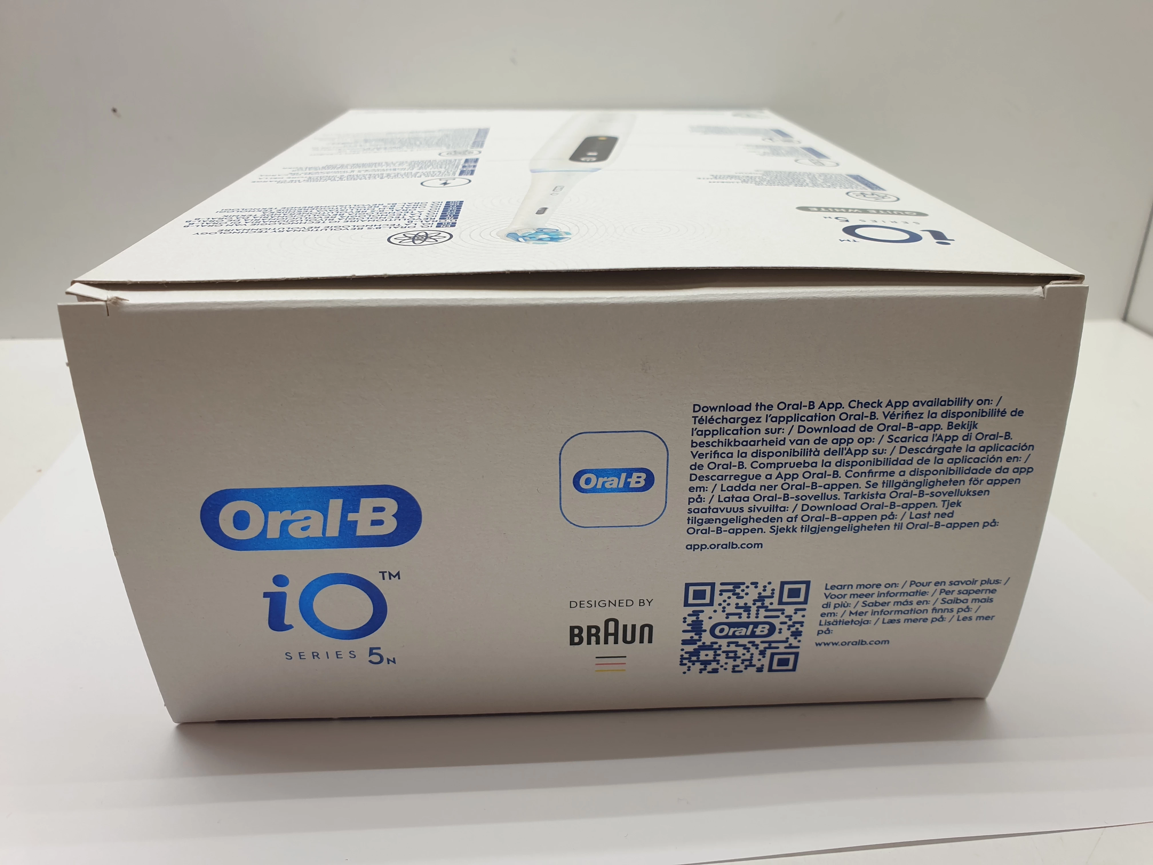 elektryczna-szczoteczka-do-zebow-oral-b-io5n-biala-io-5n-liczba-koncowek-w-zestawie-1