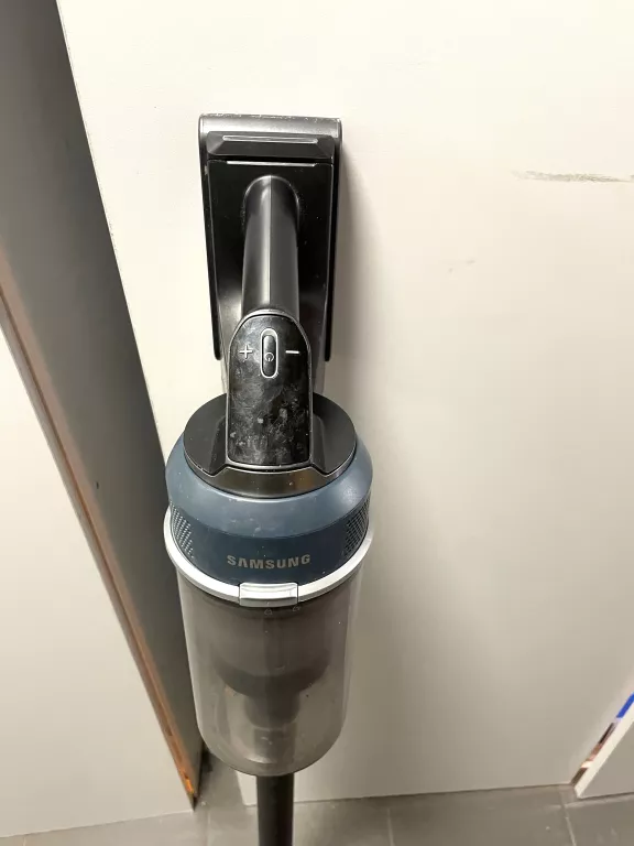 odkurzacz-samsung-vs20c852ftbsiatka-czas-ladowania-210