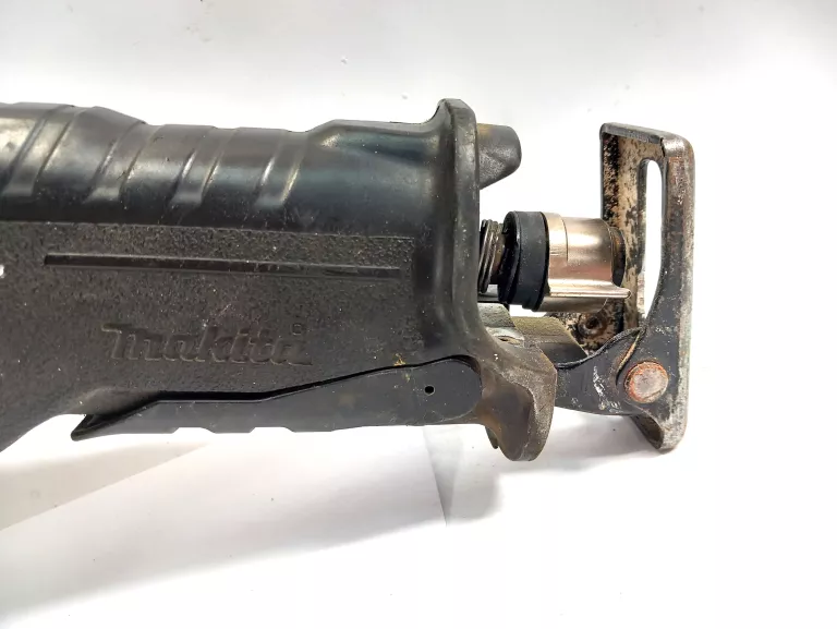 akumulatorowa-pila-szablasta-makita-djr-187-bateria-5ah-kod-producenta-djr186z