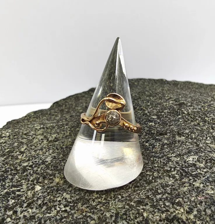 zloty-pierscionek-z-listkiem-i-cyrkonia-p585-w215-r12-material-15835-2