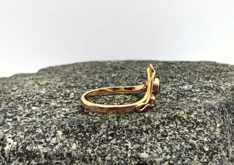 zloty-pierscionek-z-listkiem-i-cyrkonia-p585-w215-r12-rodzaj-2205-16