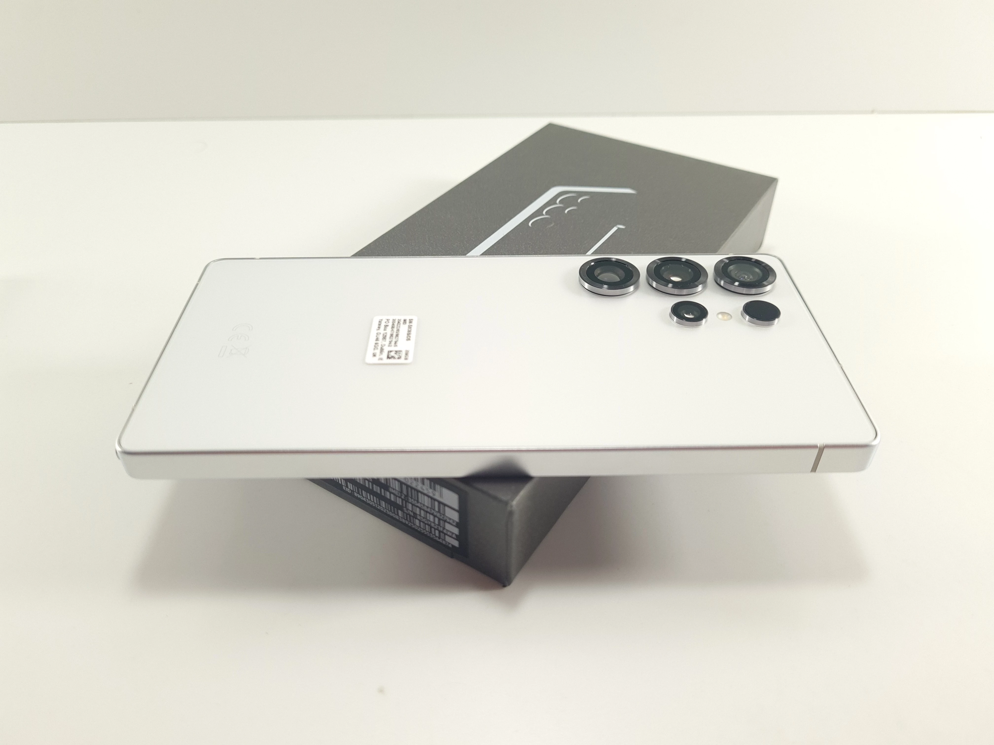 samsung-galaxy-s25-ultra-12256gb-igla-przekatna-ekranu-690