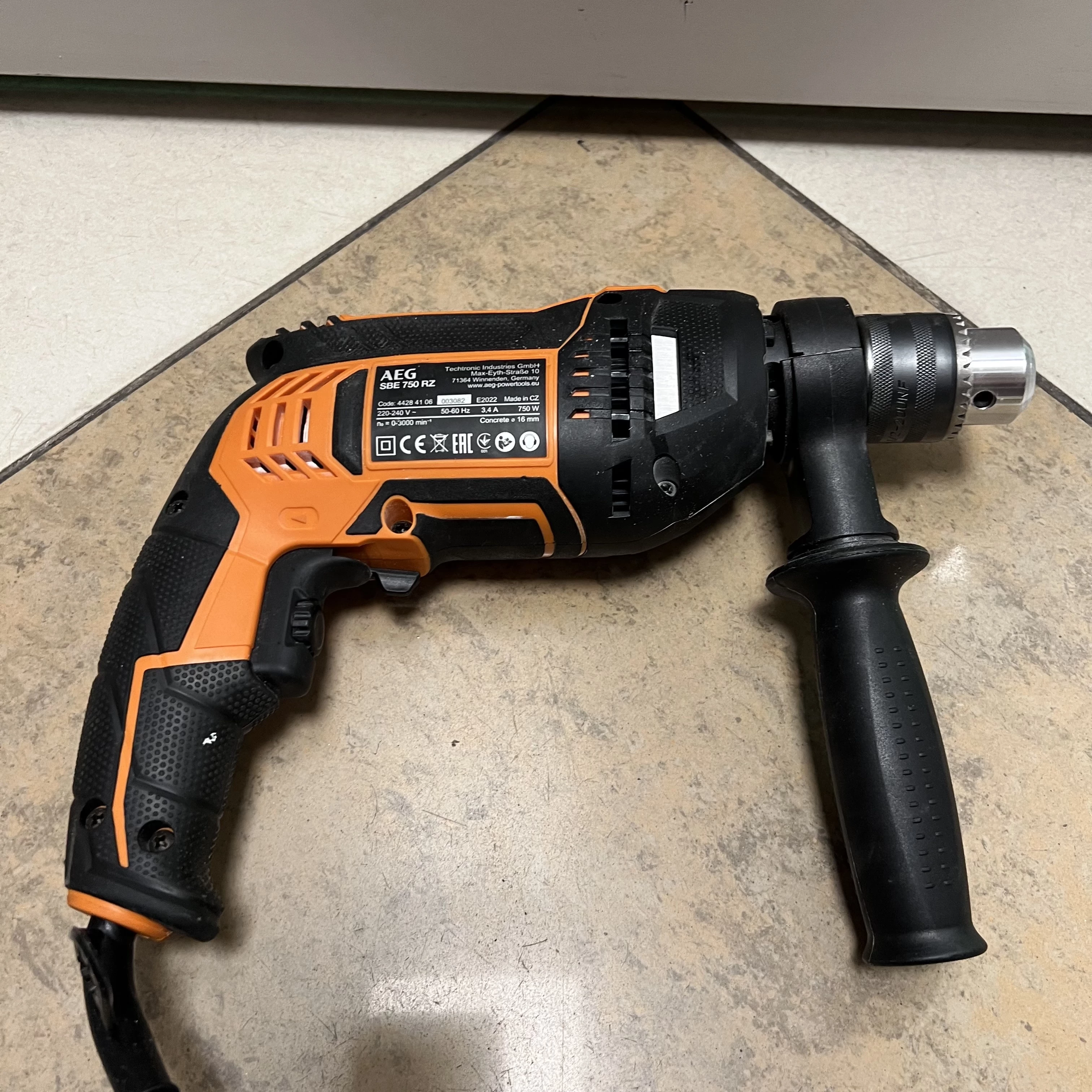wiertarka-udarowa-aeg-sbe-750-zestaw-rodzaj-129632-4