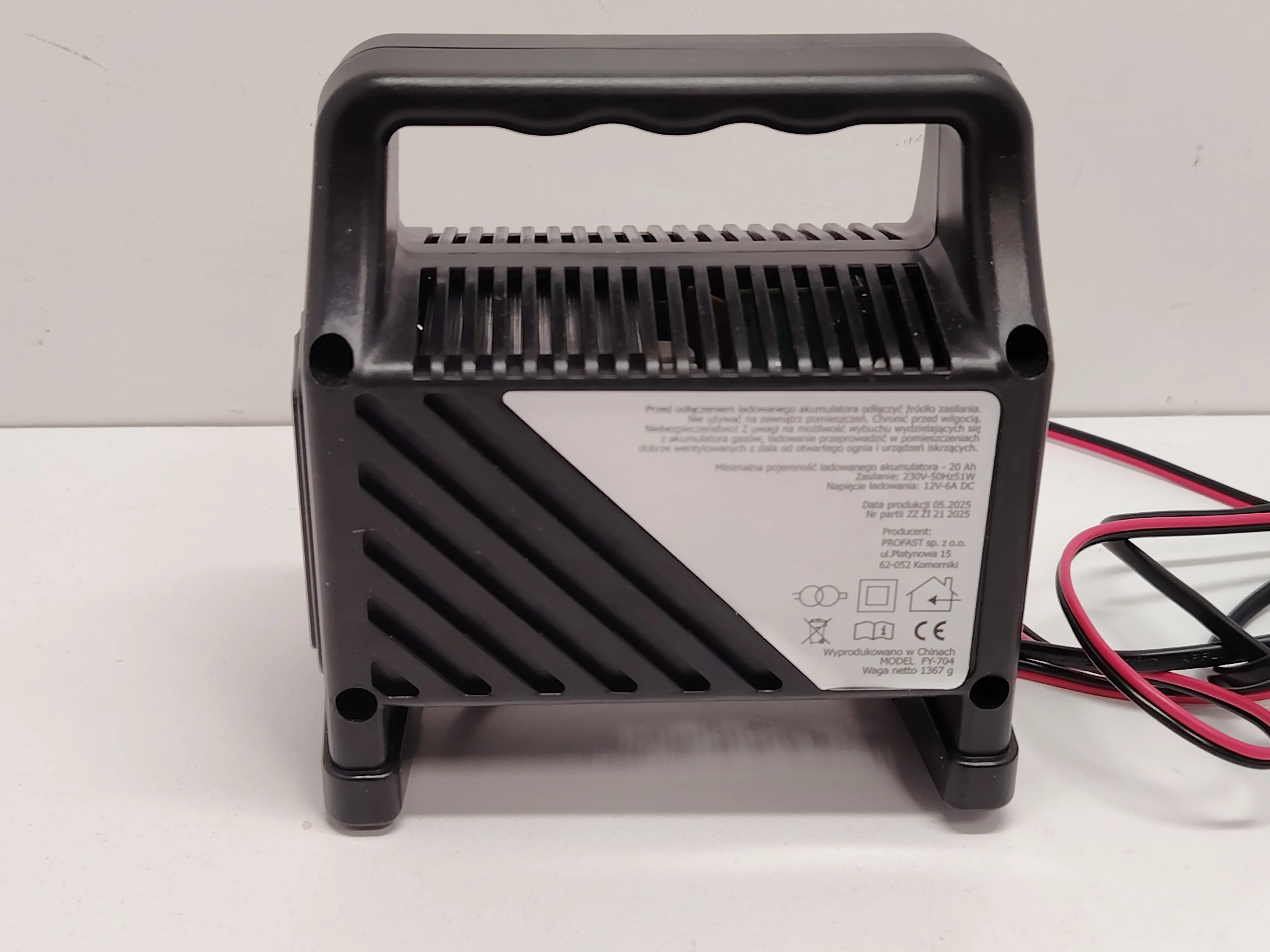 prostownik-4car-12v-6a-pud-zawiera-baterie-250685-2006717