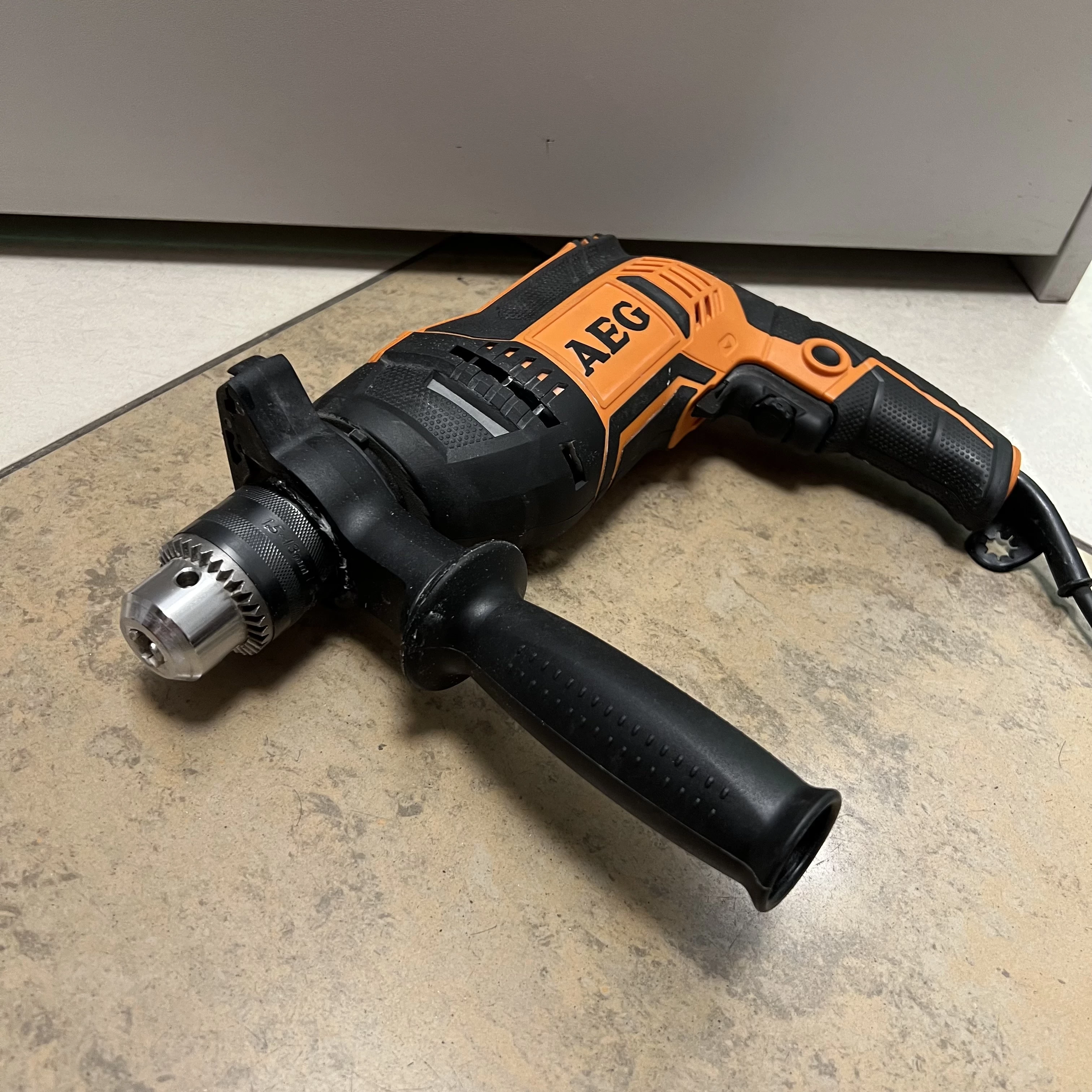 wiertarka-udarowa-aeg-sbe-750-zestaw-typ-uchwytu-129629-1