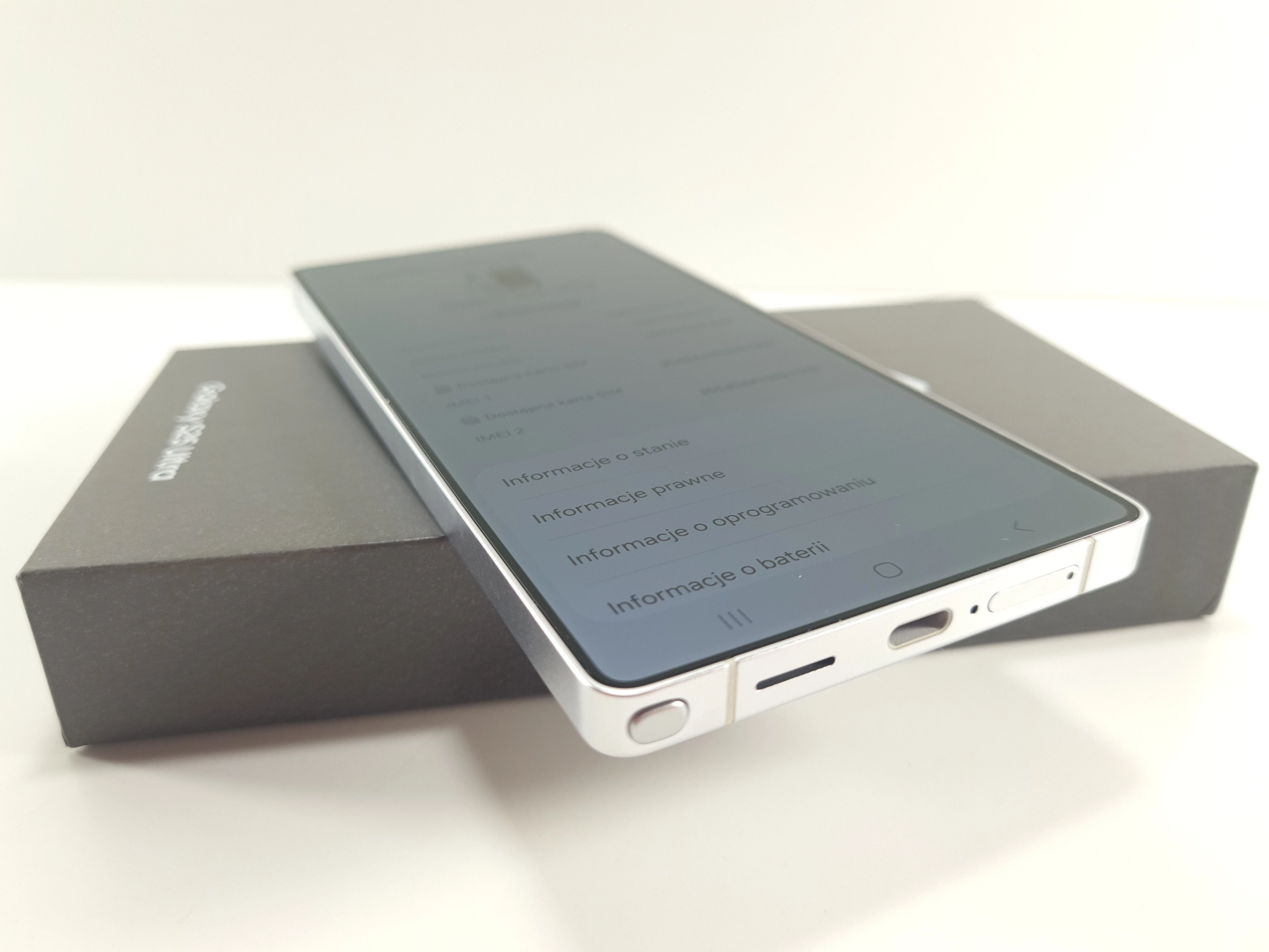 samsung-galaxy-s25-ultra-12256gb-igla-kod-producenta-sm-s938bzsdeub