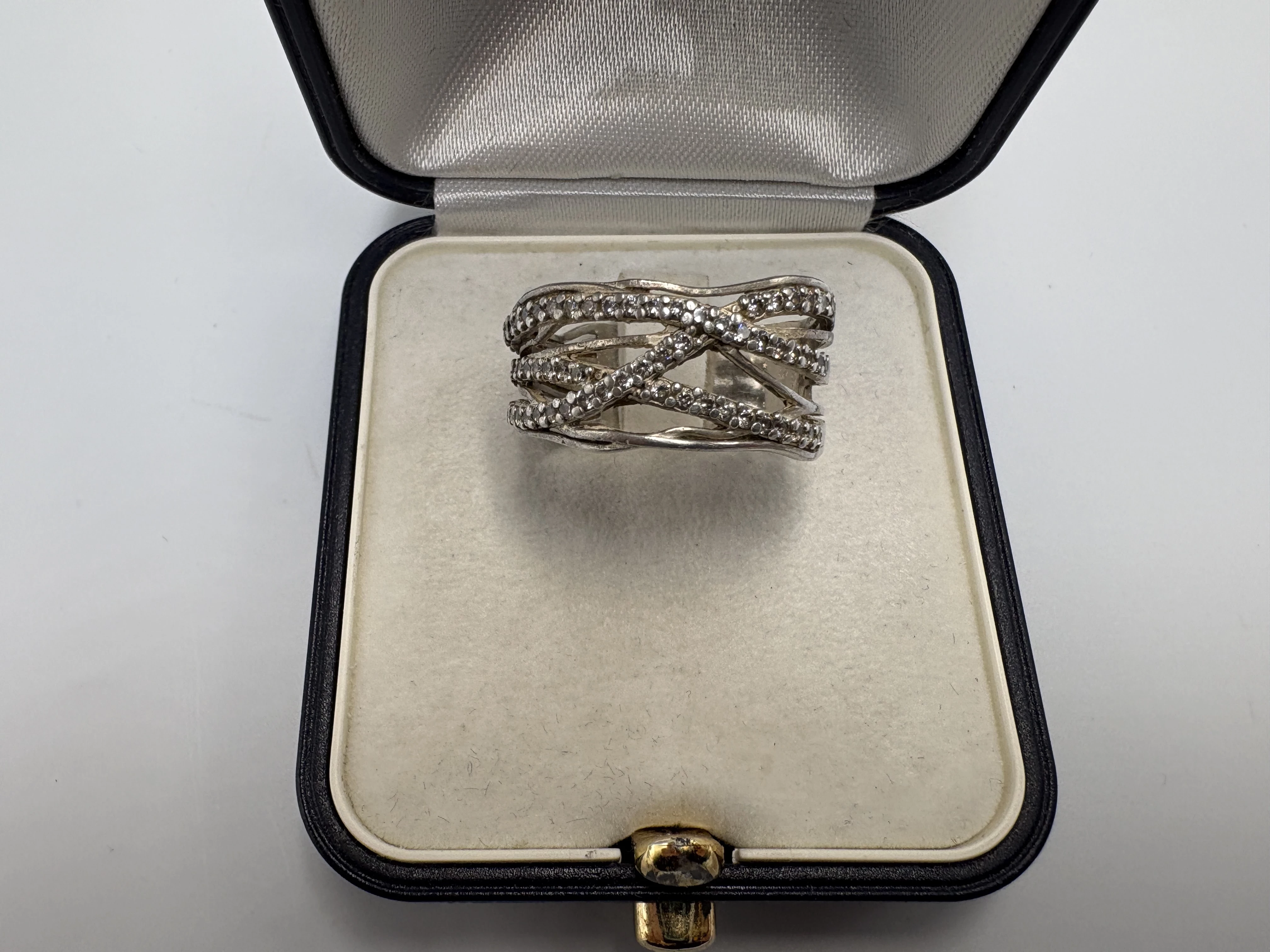 intrygujacy-srebrny-pierscionek-925-447g-r19-proba-925