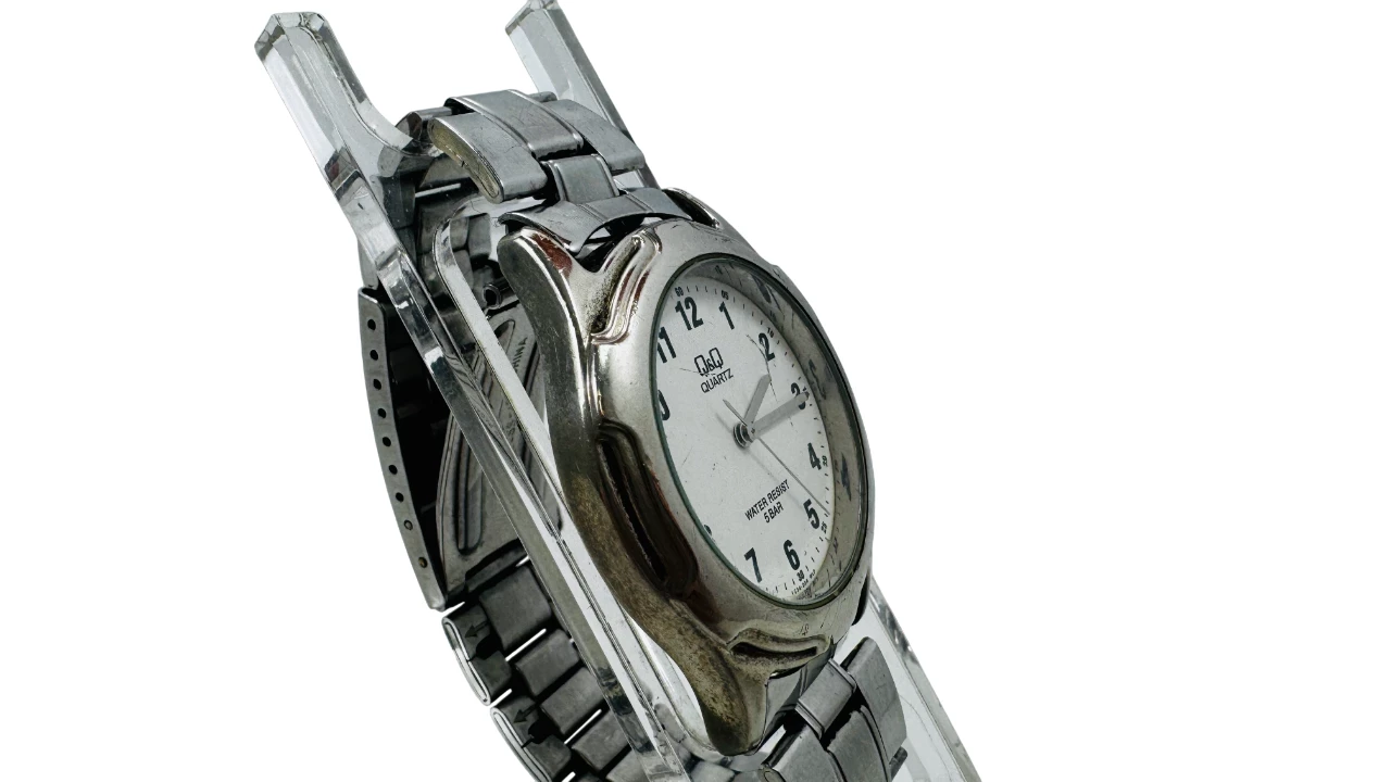 zegarek-qq-quartz-bransoleta-kolor-srebrny-ksztalt-koperty-129223-2