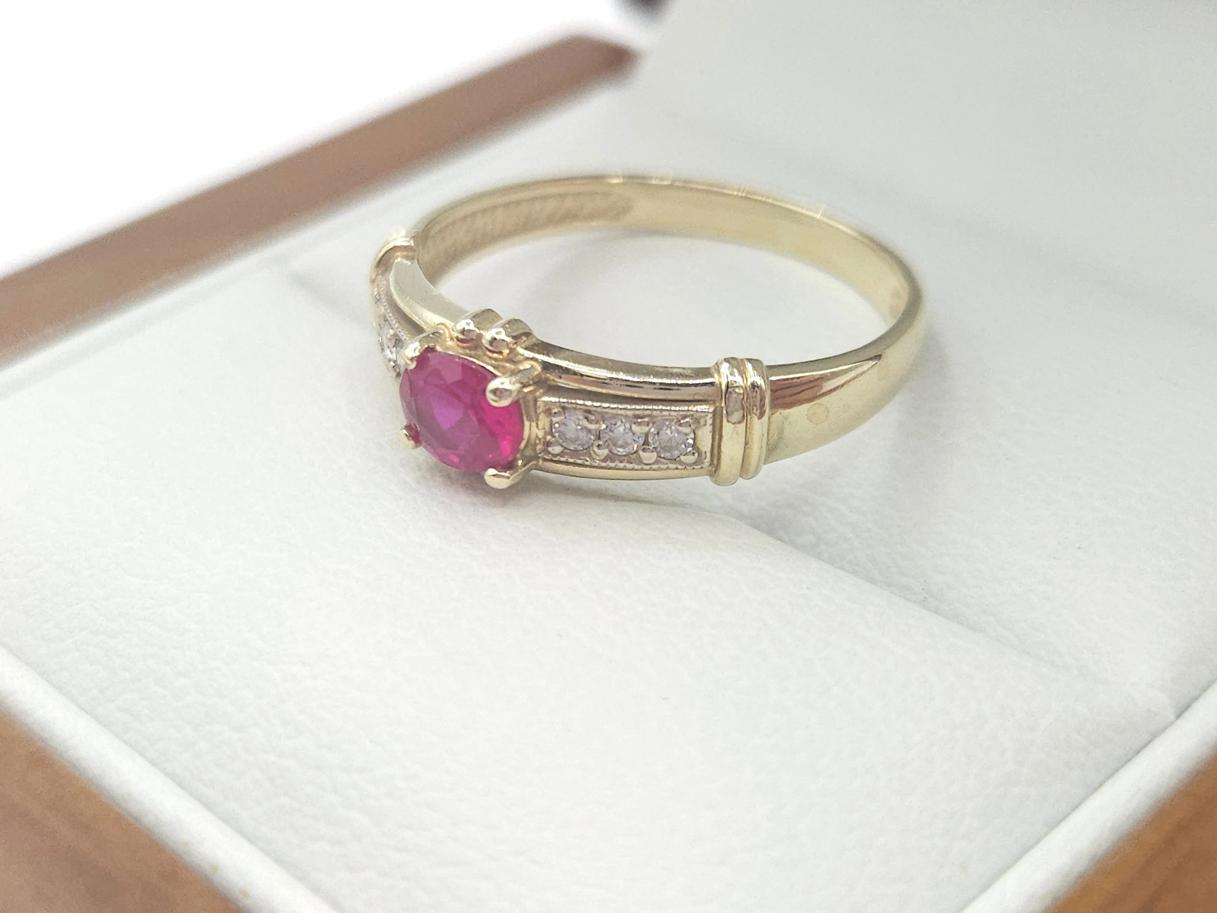 zloty-pierscionek-z-rozowym-oczkiem-585-221g-r16-3-maja-48-poznan-ska-x