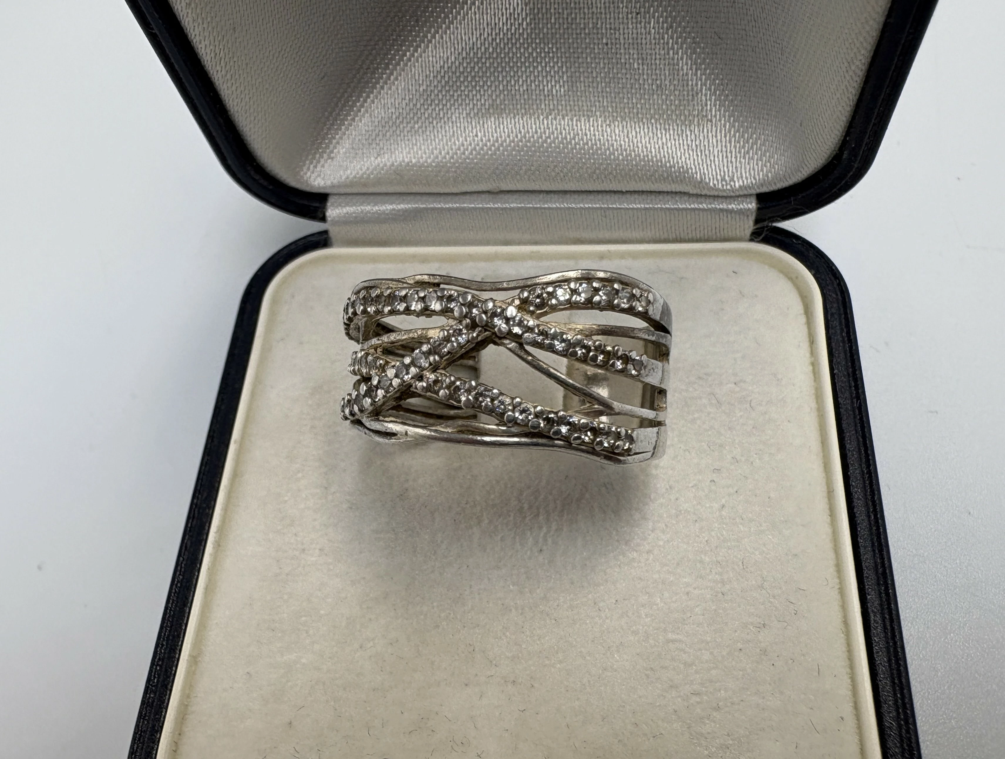 intrygujacy-srebrny-pierscionek-925-447g-r19-proba-925