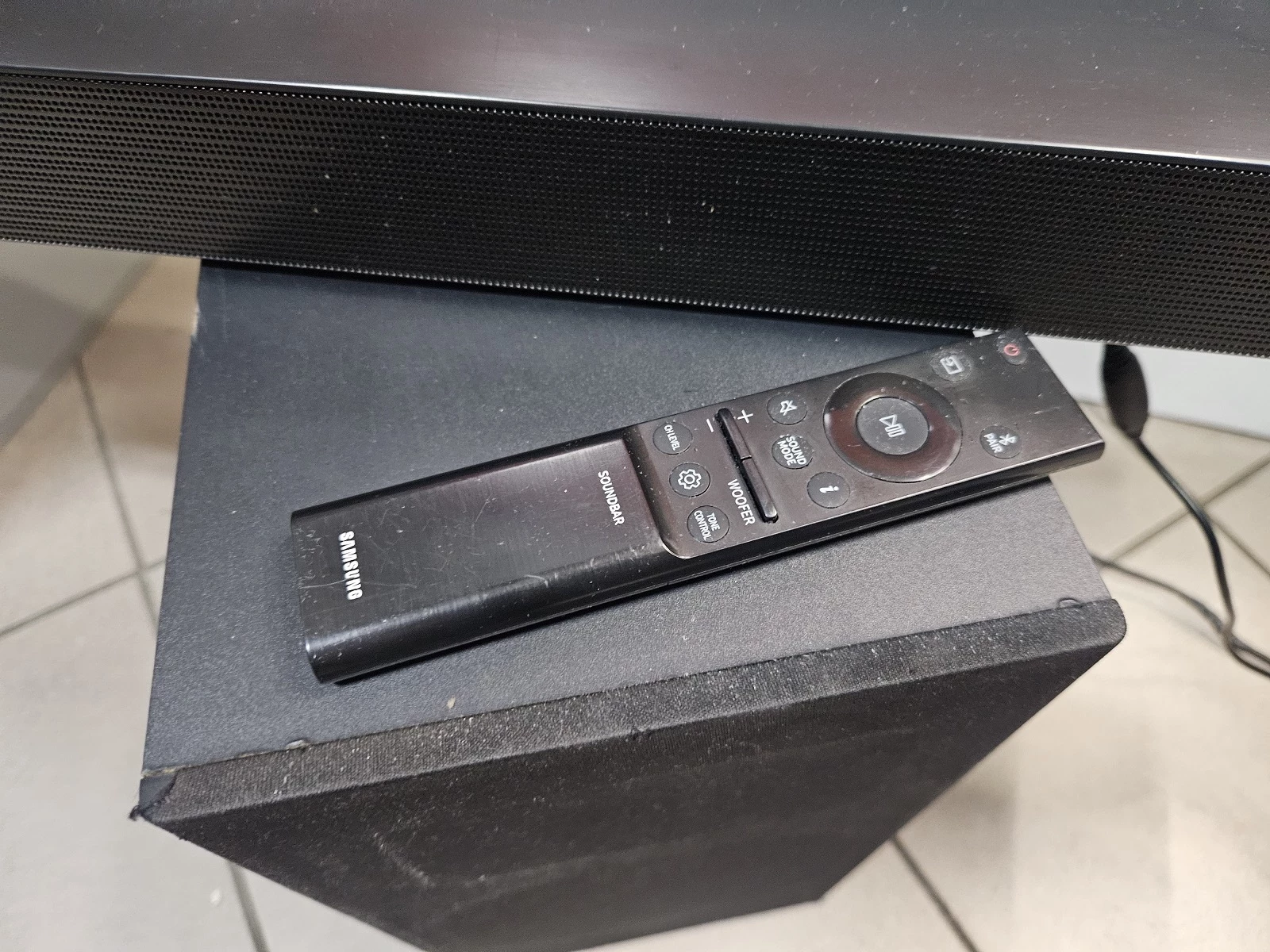 soundbar-samsung-hw-b550-pilot-21-stan-11323-2