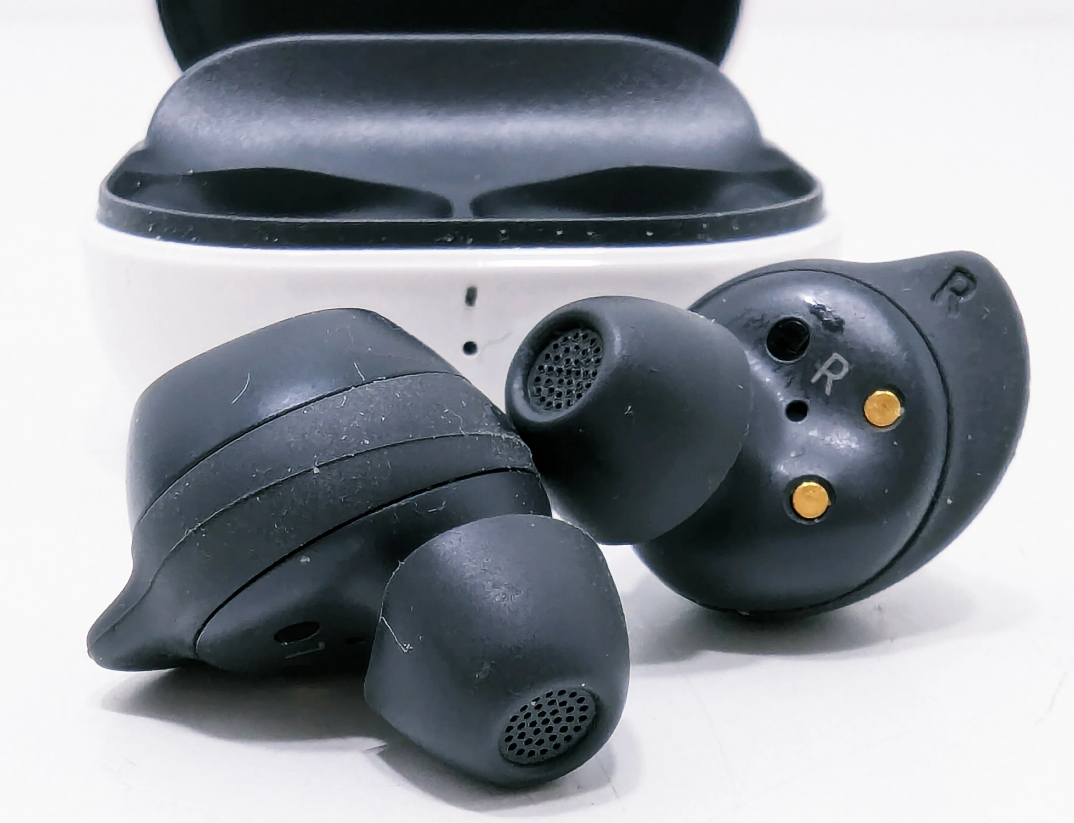 sluchawki-bezprzewodowe-samsung-buds-fe-w-etui-ean-gtin-8806095221625