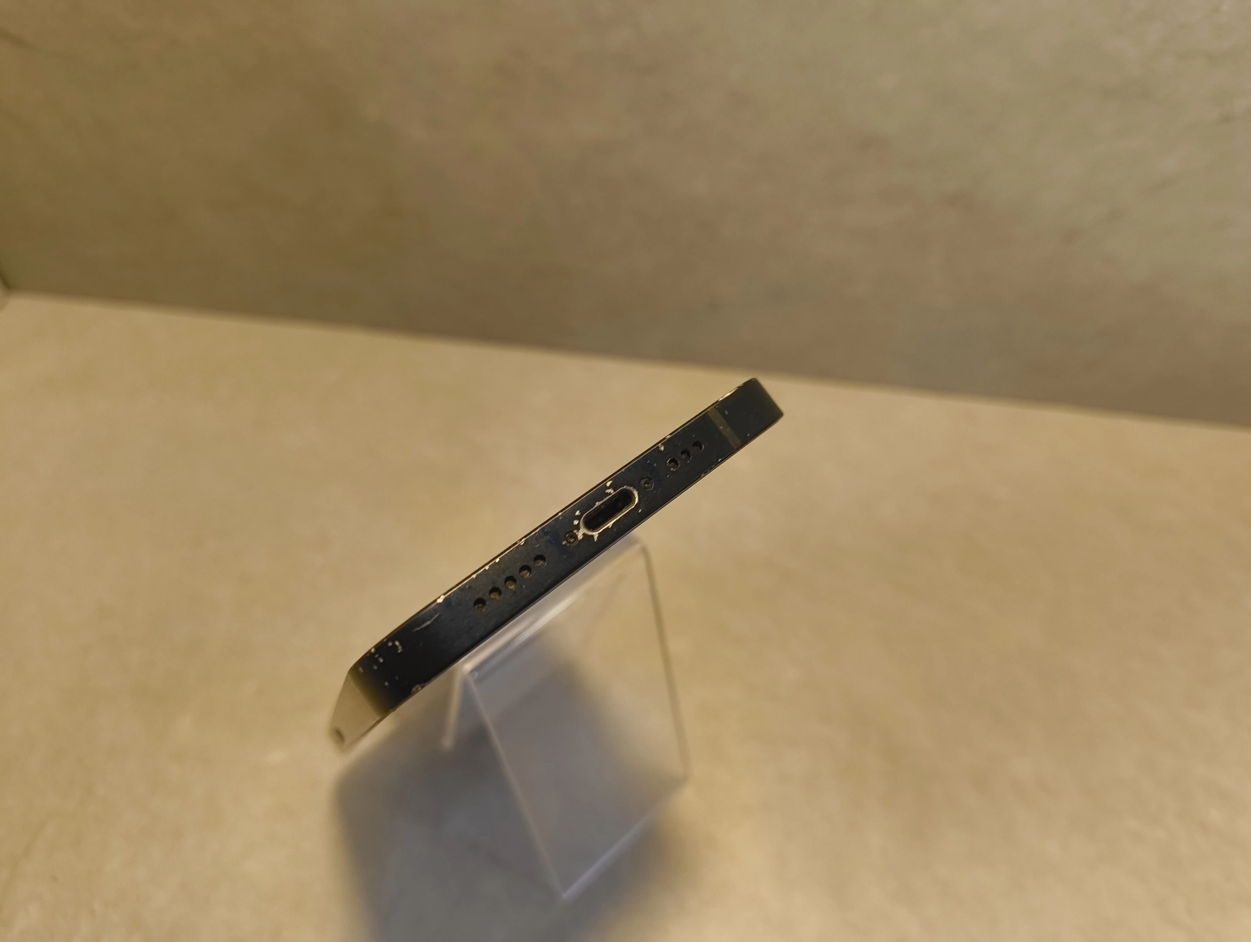 telefon-iphone-12-64gb-79-przekatna-ekranu-610