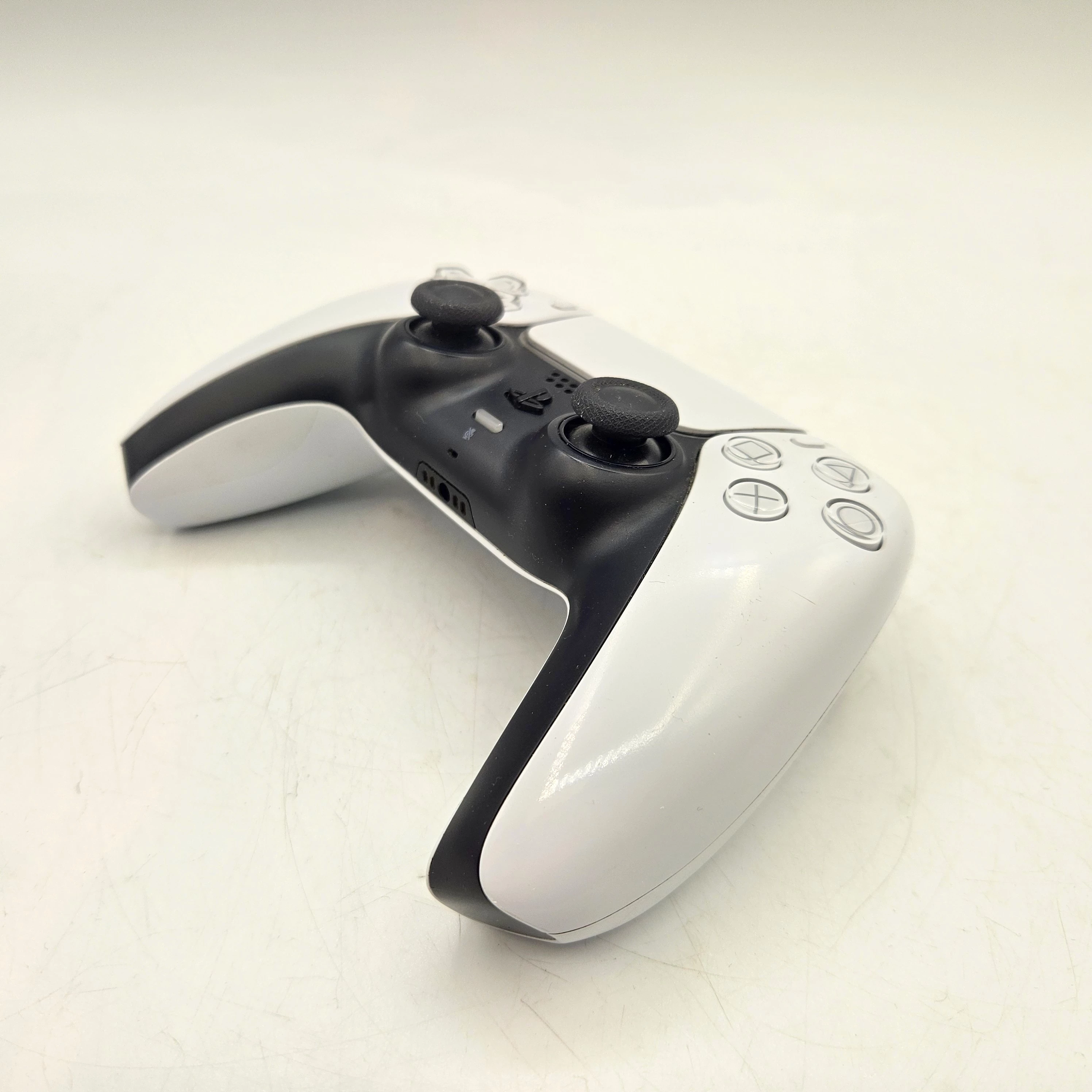 pad-ps5-bialy-stan-11323-2