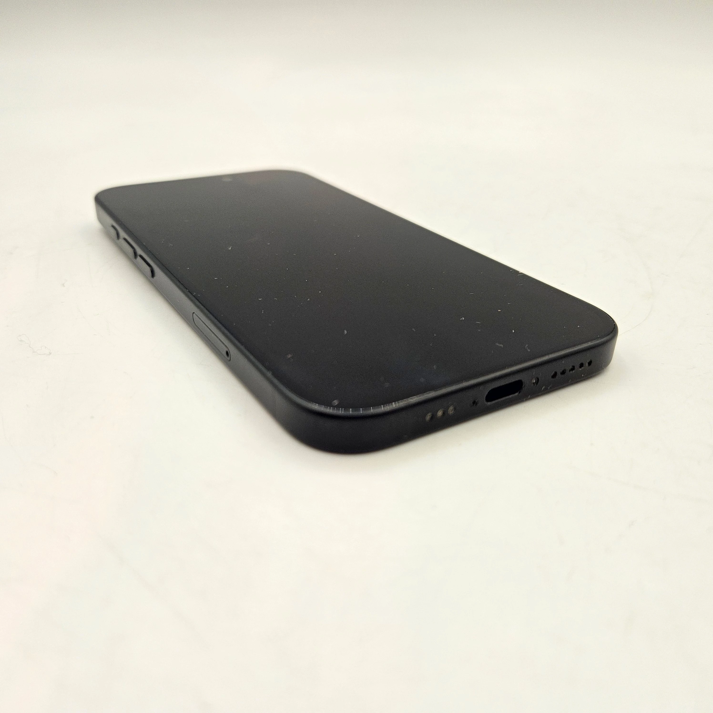 telefon-apple-iphone-16-128-gb-czarny-bateria-98-przekatna-ekranu-610