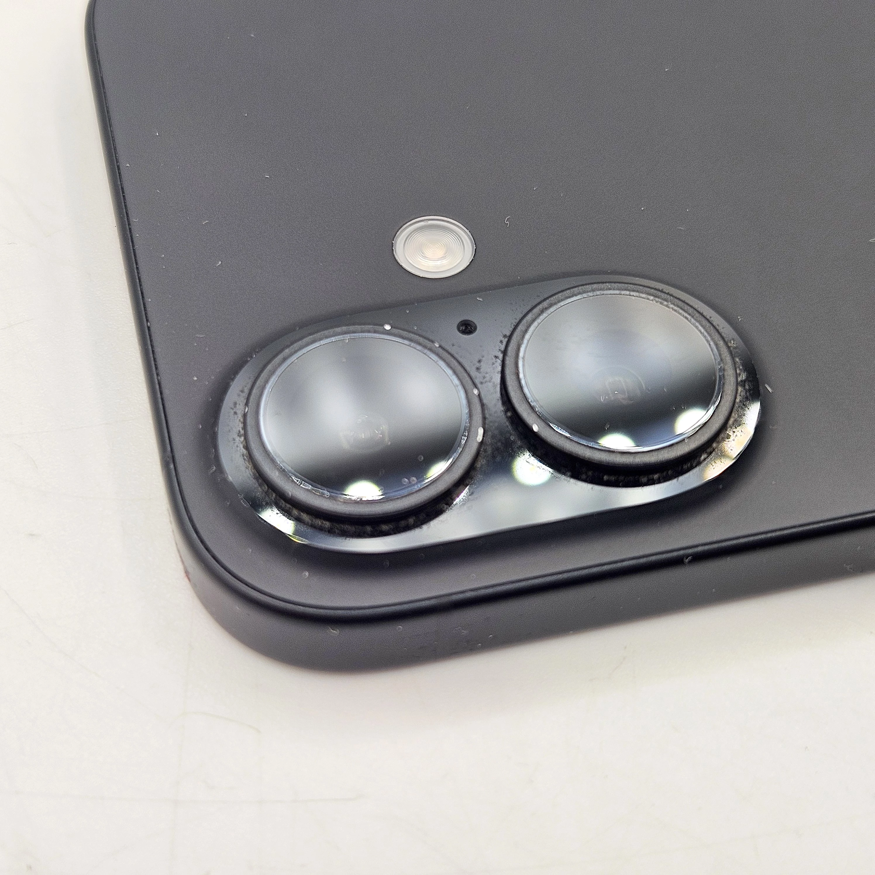 telefon-apple-iphone-16-128-gb-czarny-bateria-98-typ-202685-212929