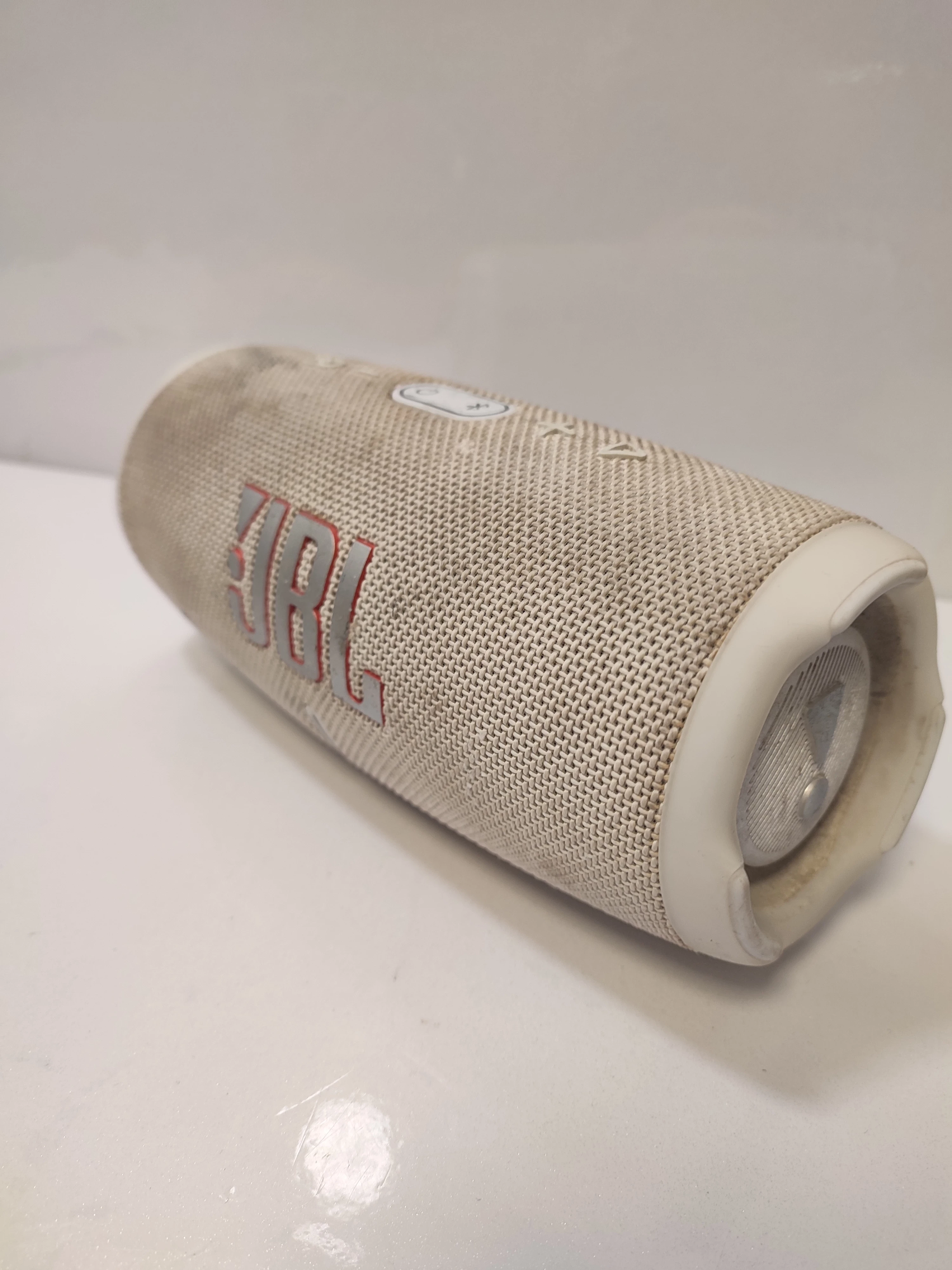 glosnik-jbl-charge-5-bialy-stan-11323-2