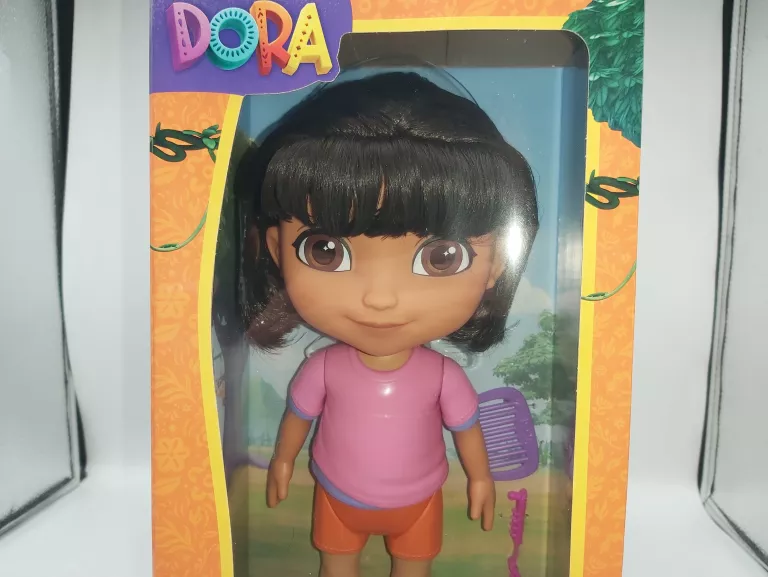 lalka-dora-przyjaciolka-dora-poznaje-swiat-29-cm-akcesoria-waga-produktu-z-opakowaniem-jednostkowym-0150
