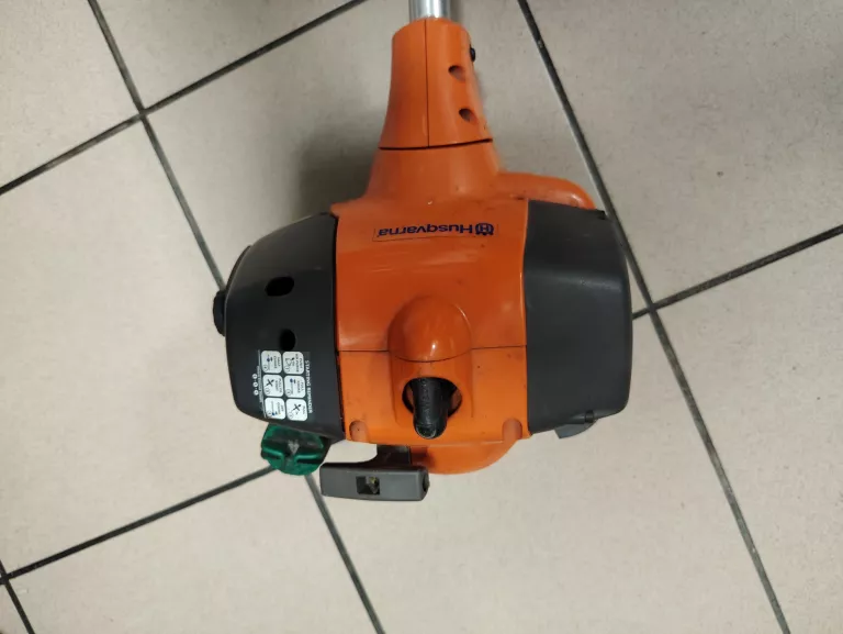 kosa-spalinowa-husqvarna-moc-silnika-spalinowego-080