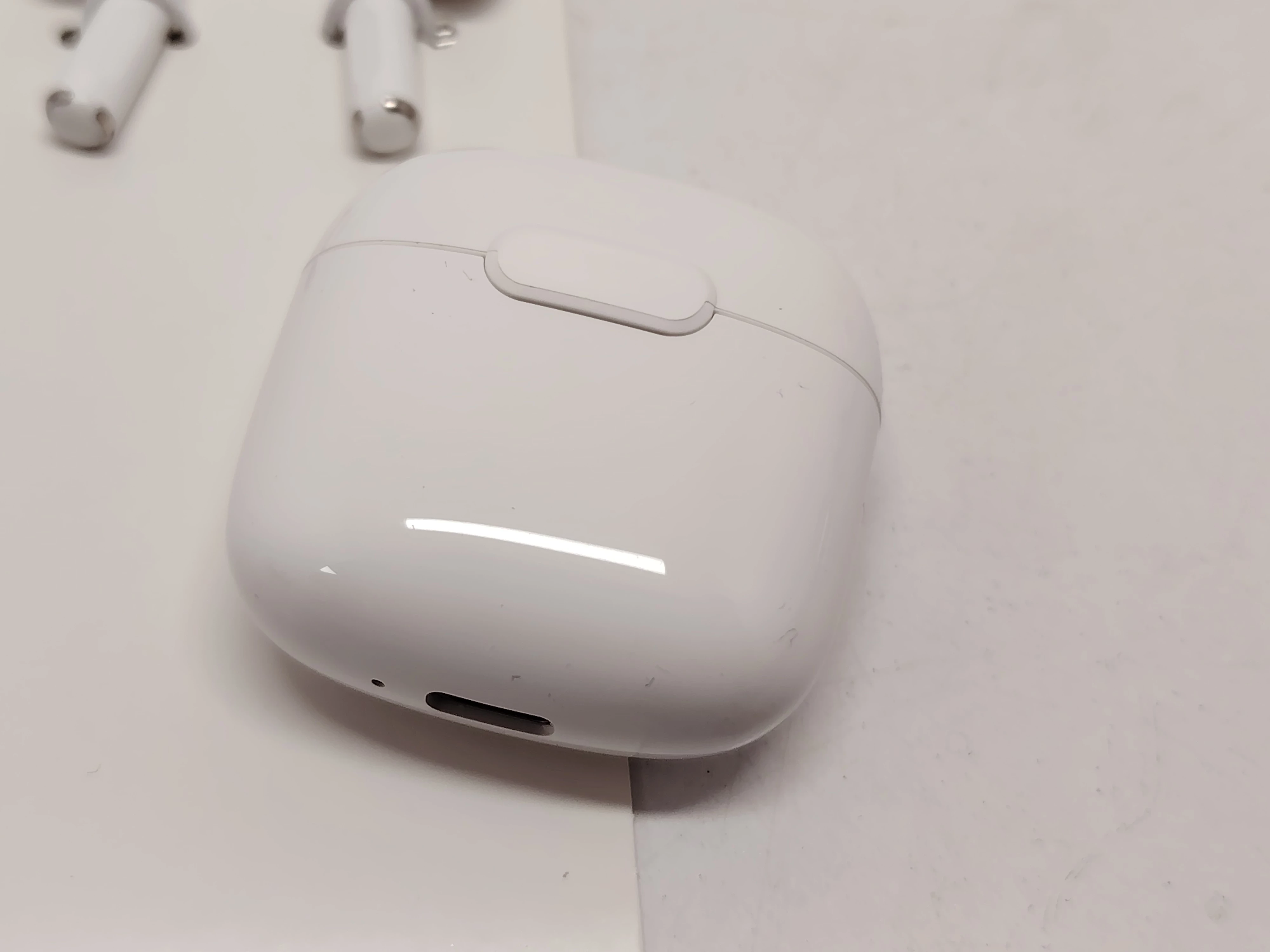 sluchawki-bezprzewodowe-biale-kolor-dominujacy-129357-2