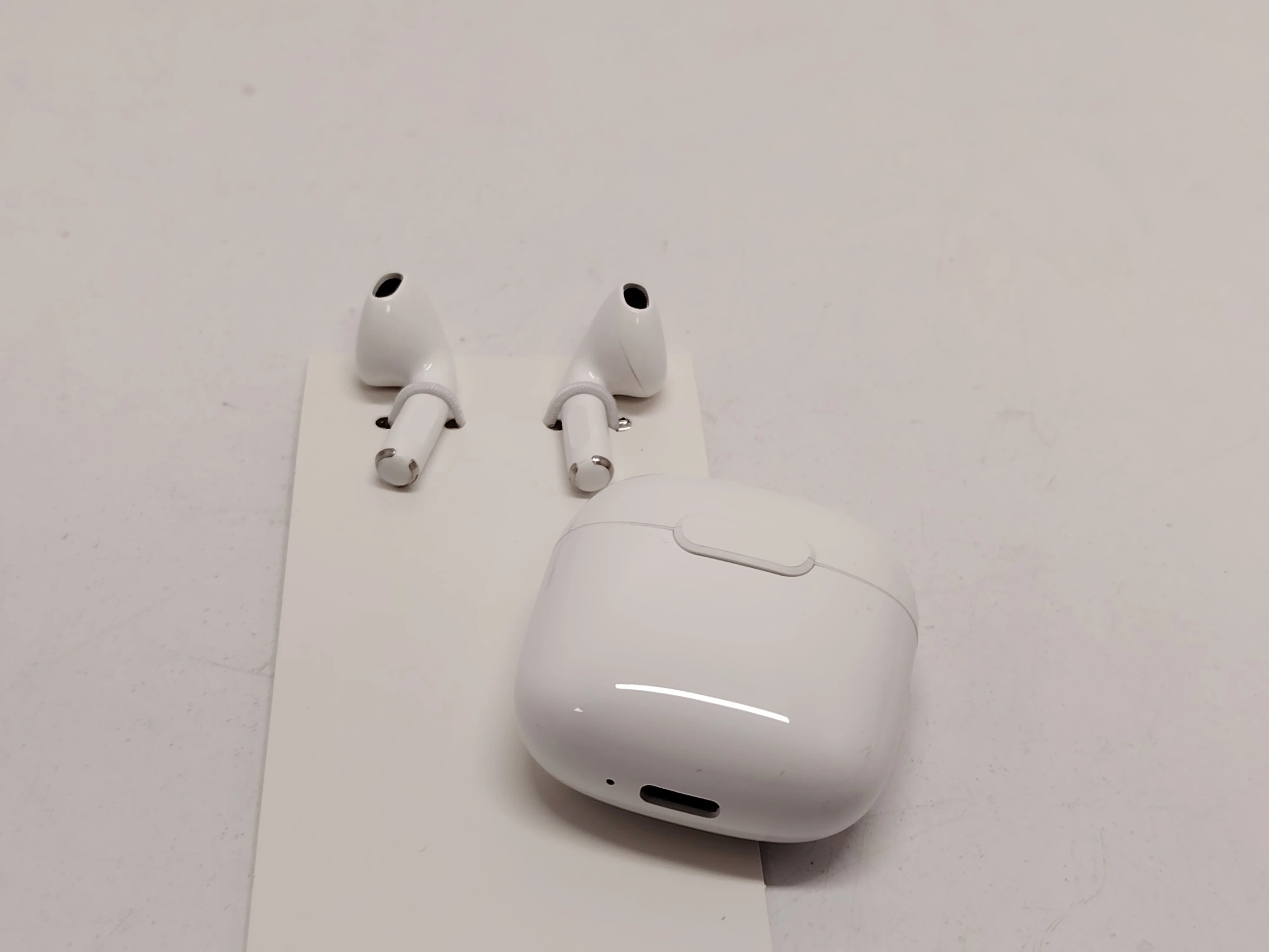 sluchawki-bezprzewodowe-biale-rodzaj-sluchawek-203681-217753