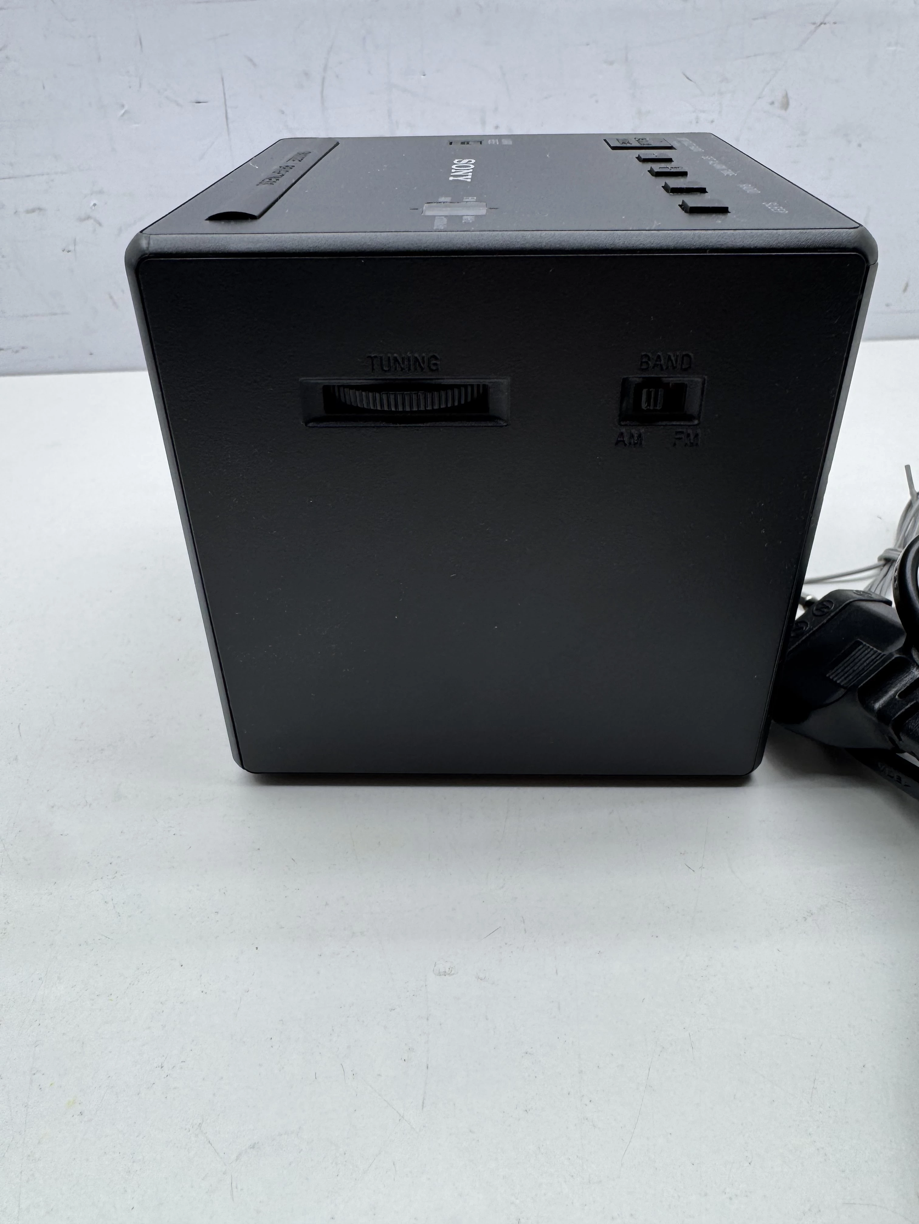 radiobudzik-sony-icf-c1-z-funkcja-alarmu-i-wyswietlaczem-led-radio-225906-2