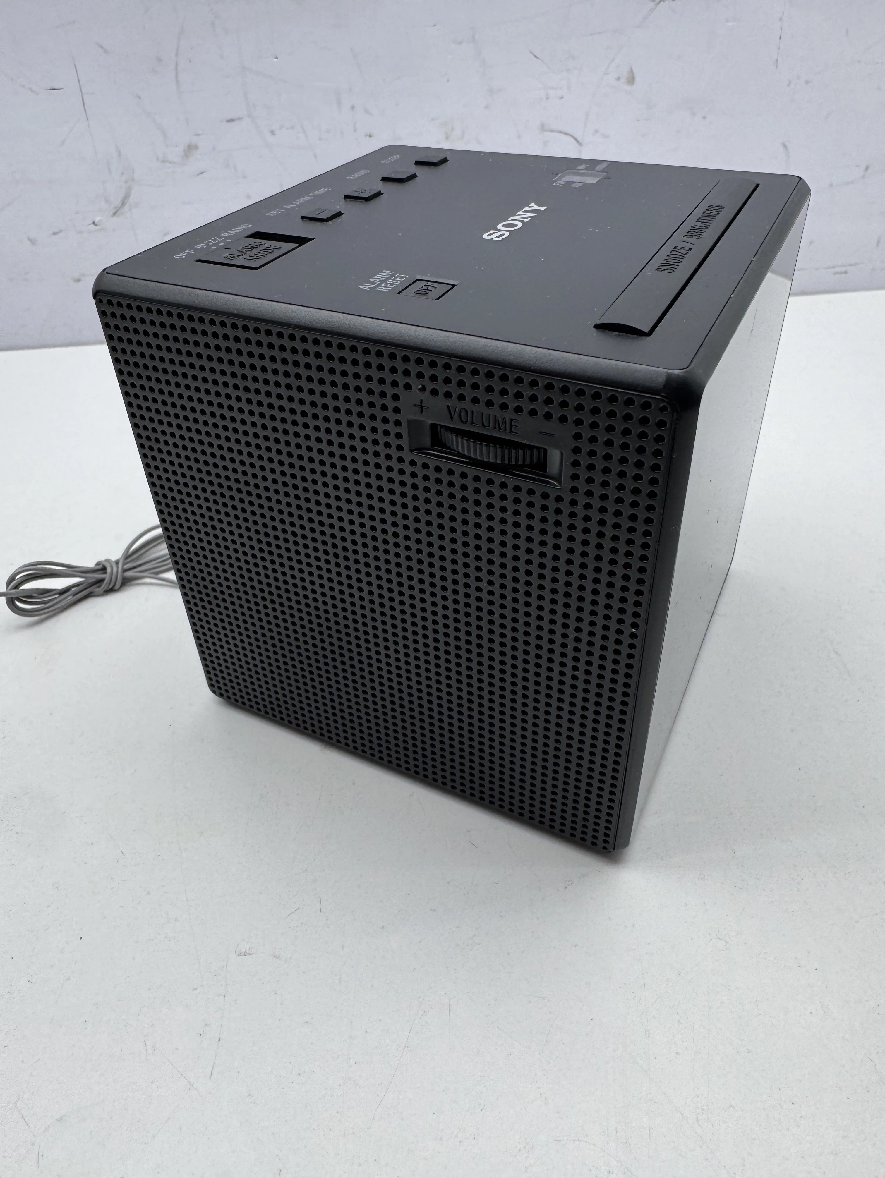 radiobudzik-sony-icf-c1-z-funkcja-alarmu-i-wyswietlaczem-led-stan-11323-2