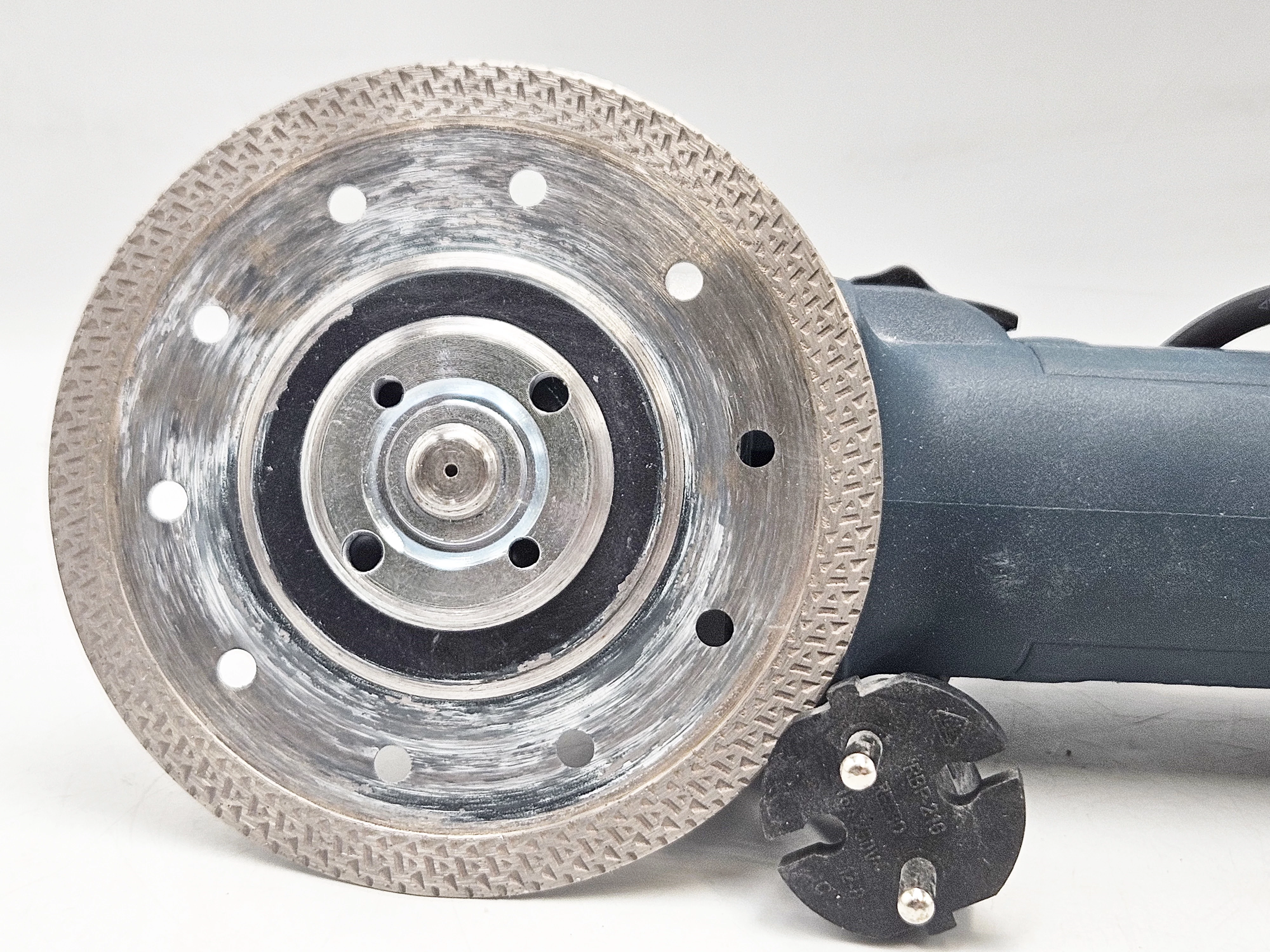 bosch-szlifierka-katowa-125mm-750w-rodzaj-zasilania-128529-2