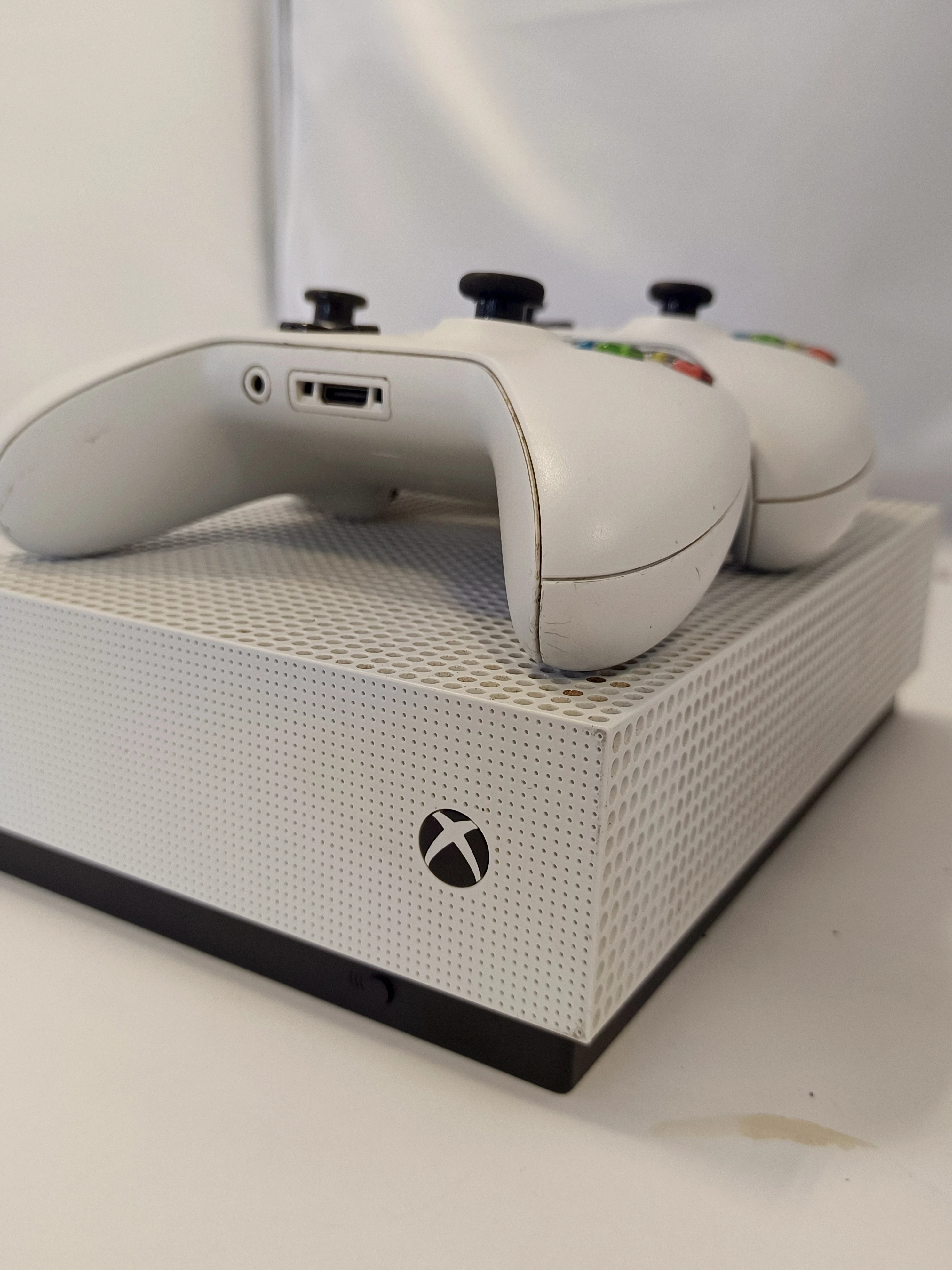 xbox-one-s-1tb-2-pady-ean-gtin-5900626836470