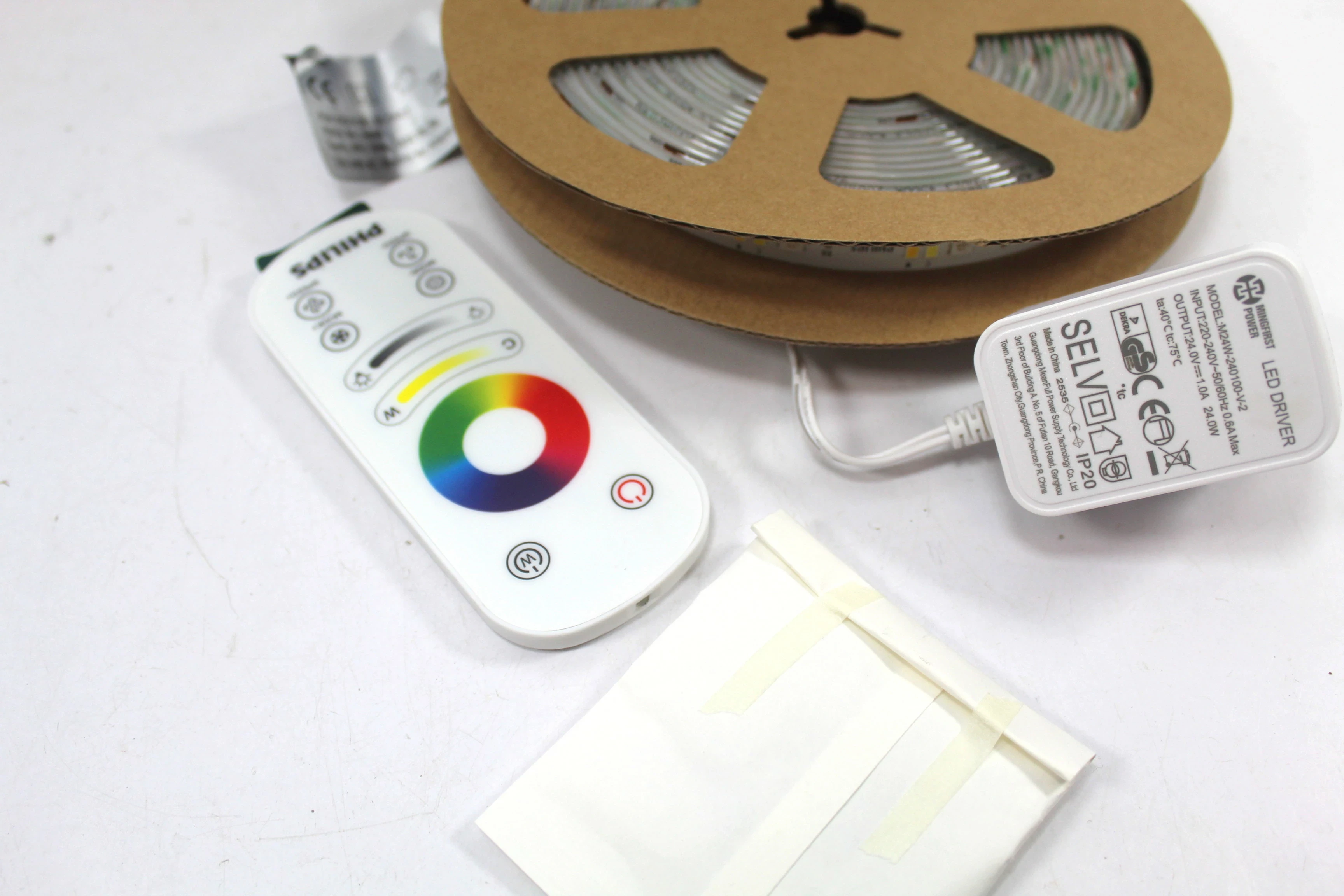 tasma-led-5m-philips-pilot-24w-1500lm-90ledm-rgbic-multicolor-stan-11323-2