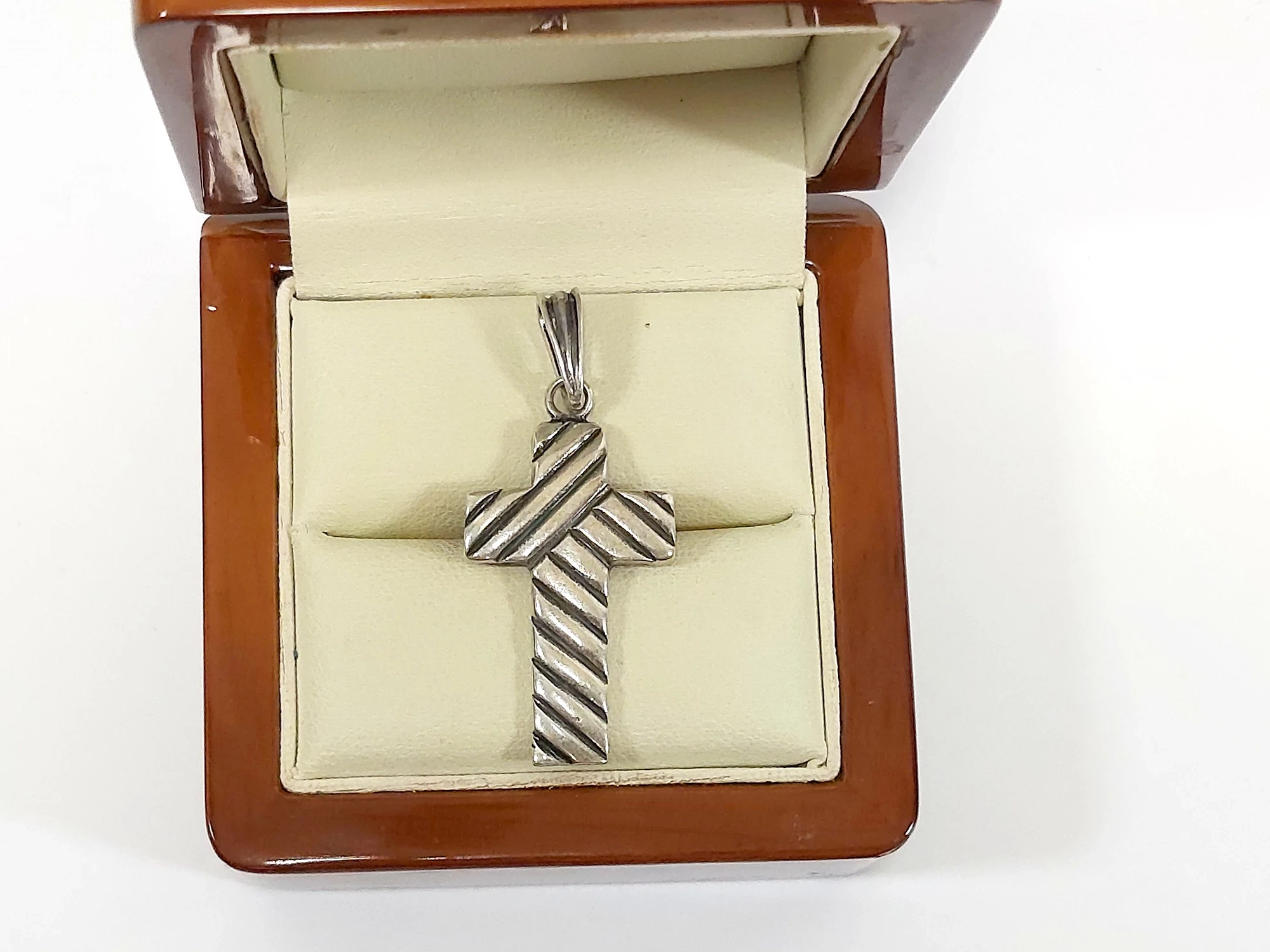 srebrna-zawieszka-proby-925-krzyz-stan-11323-2