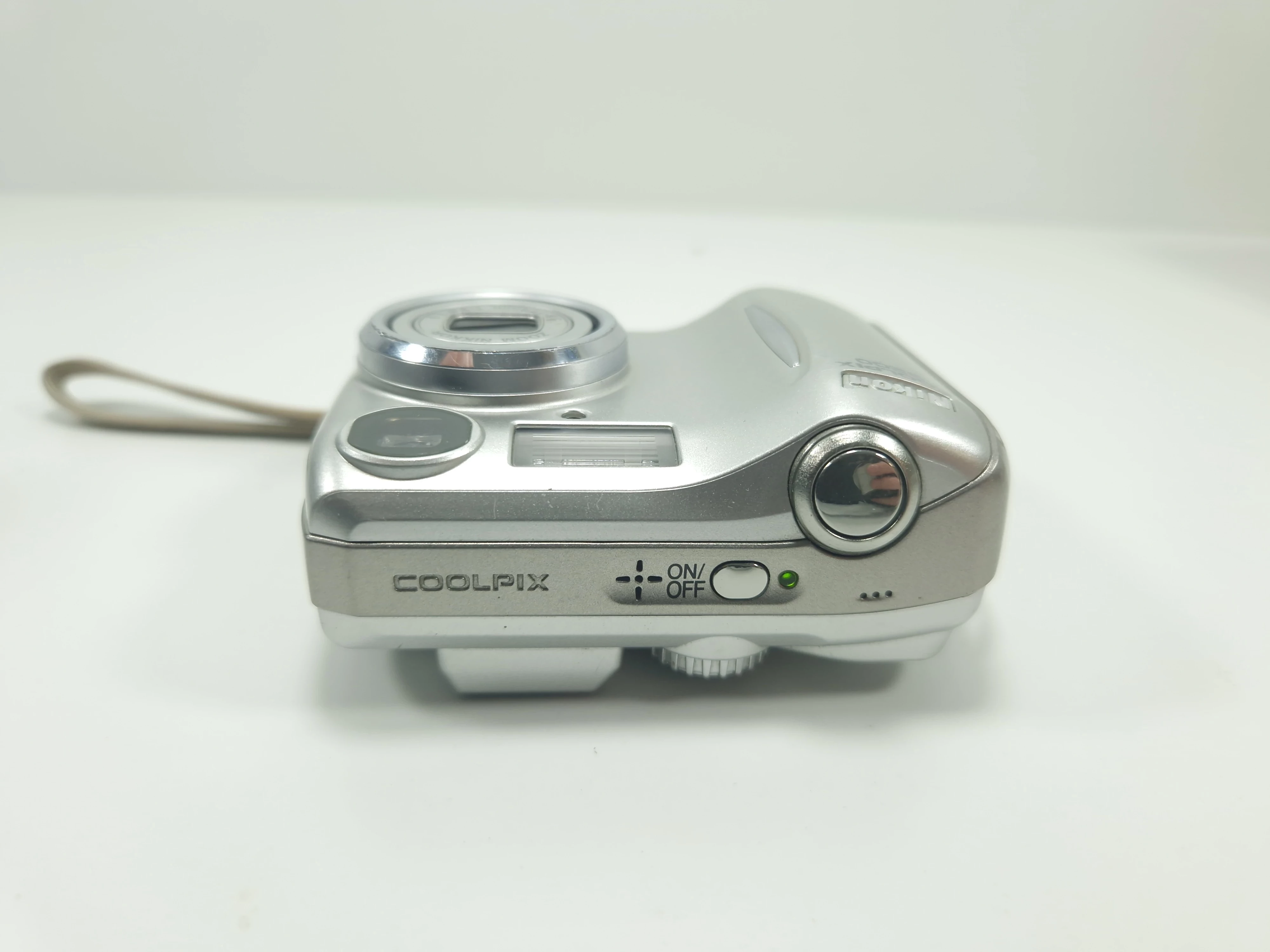 aparat-cyfrowy-nikon-coolpix-3200-rozdzielczosc-510