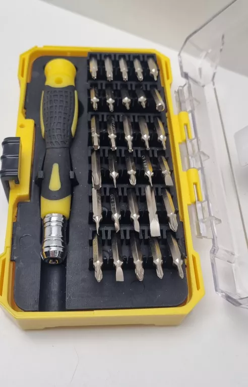 techliner-grzechotka-z-bitami-i-nasadkami-31-el-stan-11323-2