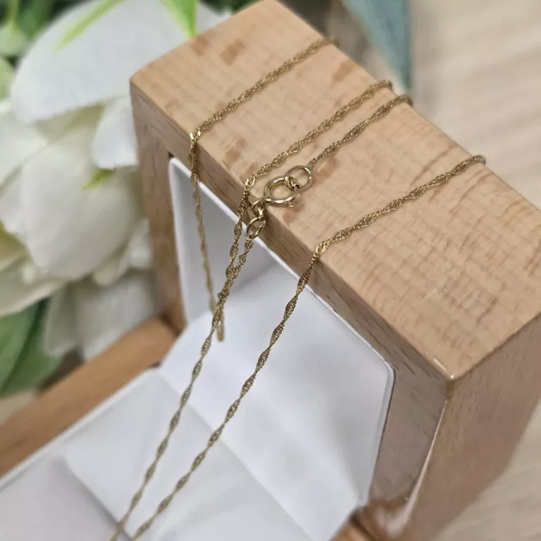 sliczny-zloty-lancuszek-z-literka-w-pr585-stan-11323-2