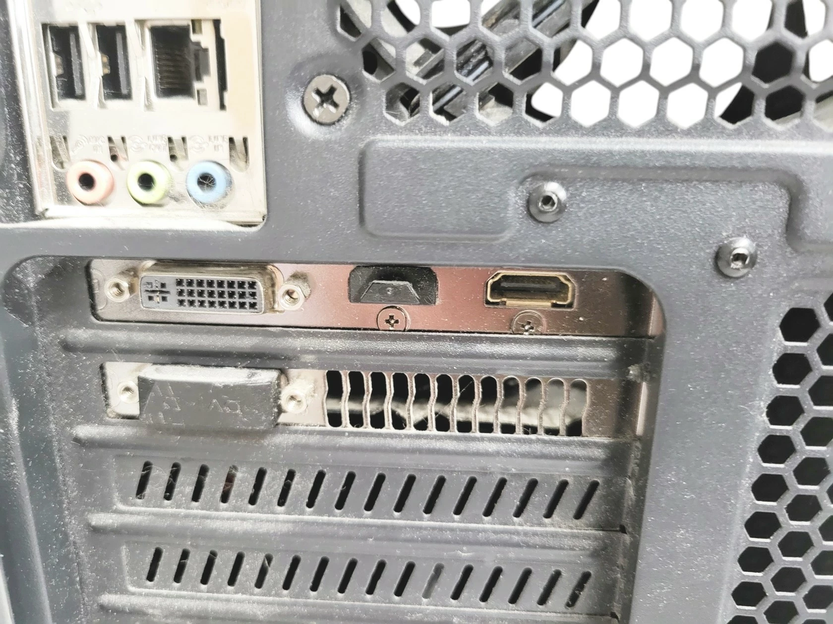 komputer-stacjonarny-i3-6100-8-ram-1tb-hdd-gtx-750-ti-taktowanie-bazowe-procesora-370