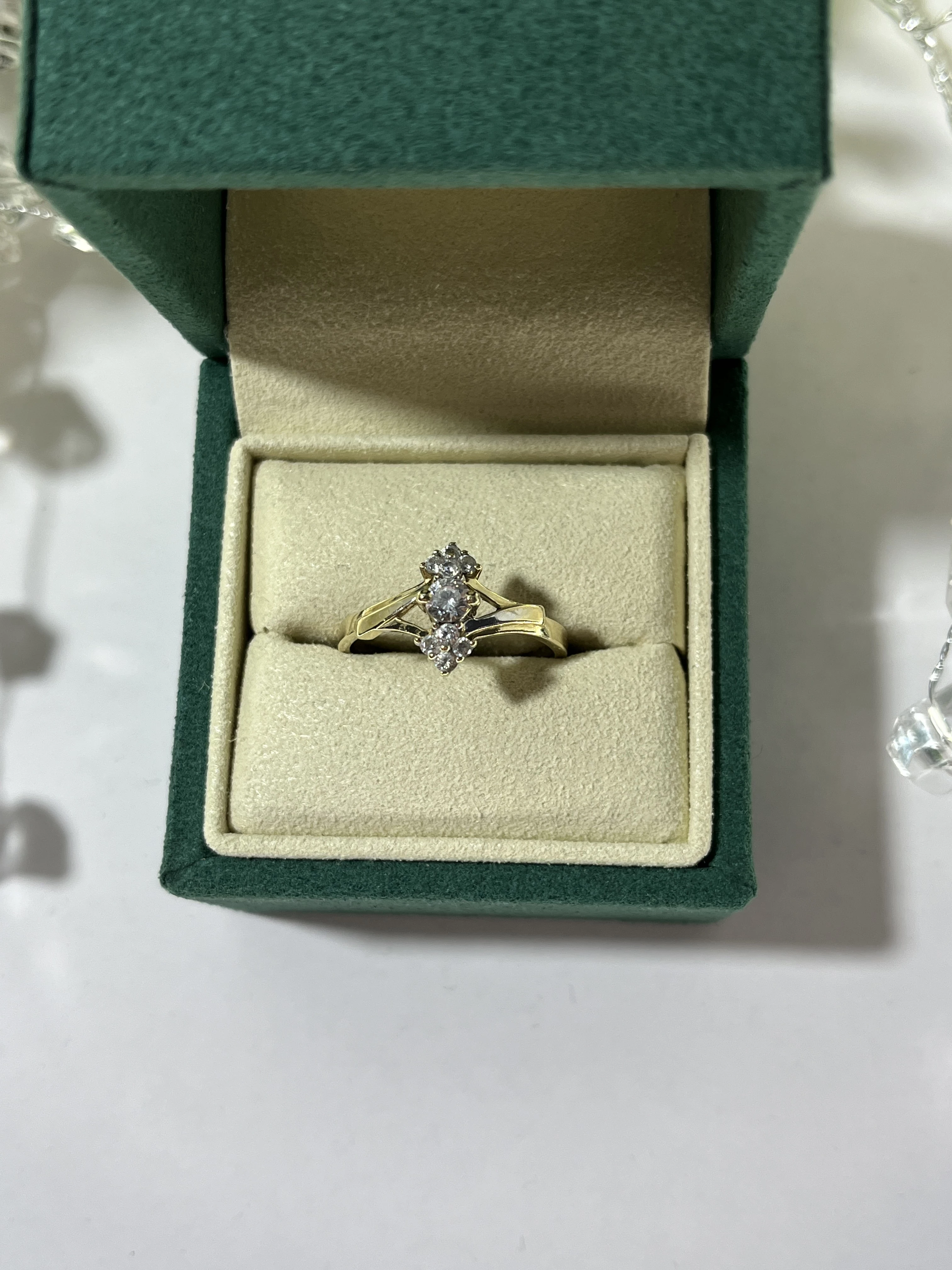 sliczny-zloty-pierscionek-z-cyrkoniami-314-g-585p-zelazna-10-miedzyrzec-podlaski