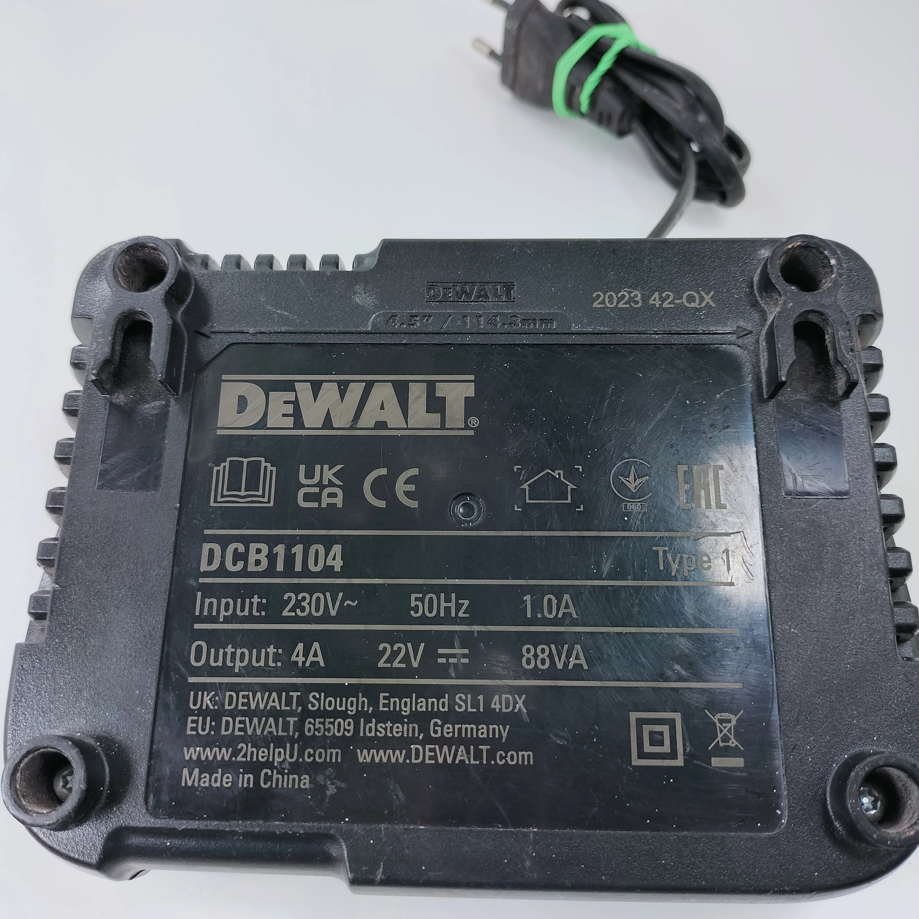 ladowarka-dewalt-dcb1104-okazja-stan-11323-2