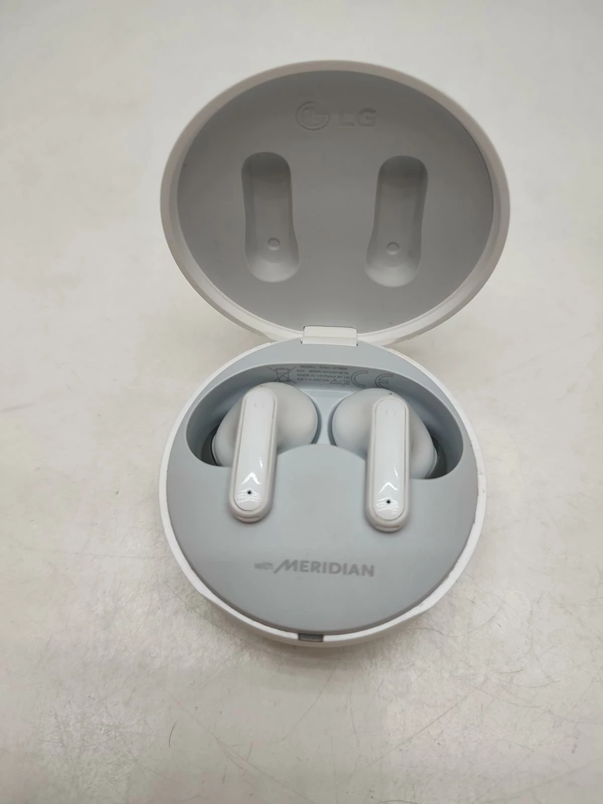 sluchawki-bezprzewodowe-lg-tone-fp8-gen-augusta-emila-fieldorfa-nila-2c-ostroleka