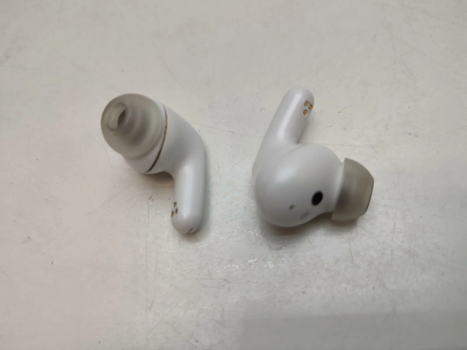 sluchawki-bezprzewodowe-lg-tone-fp8-kolor-dominujacy-129357-2