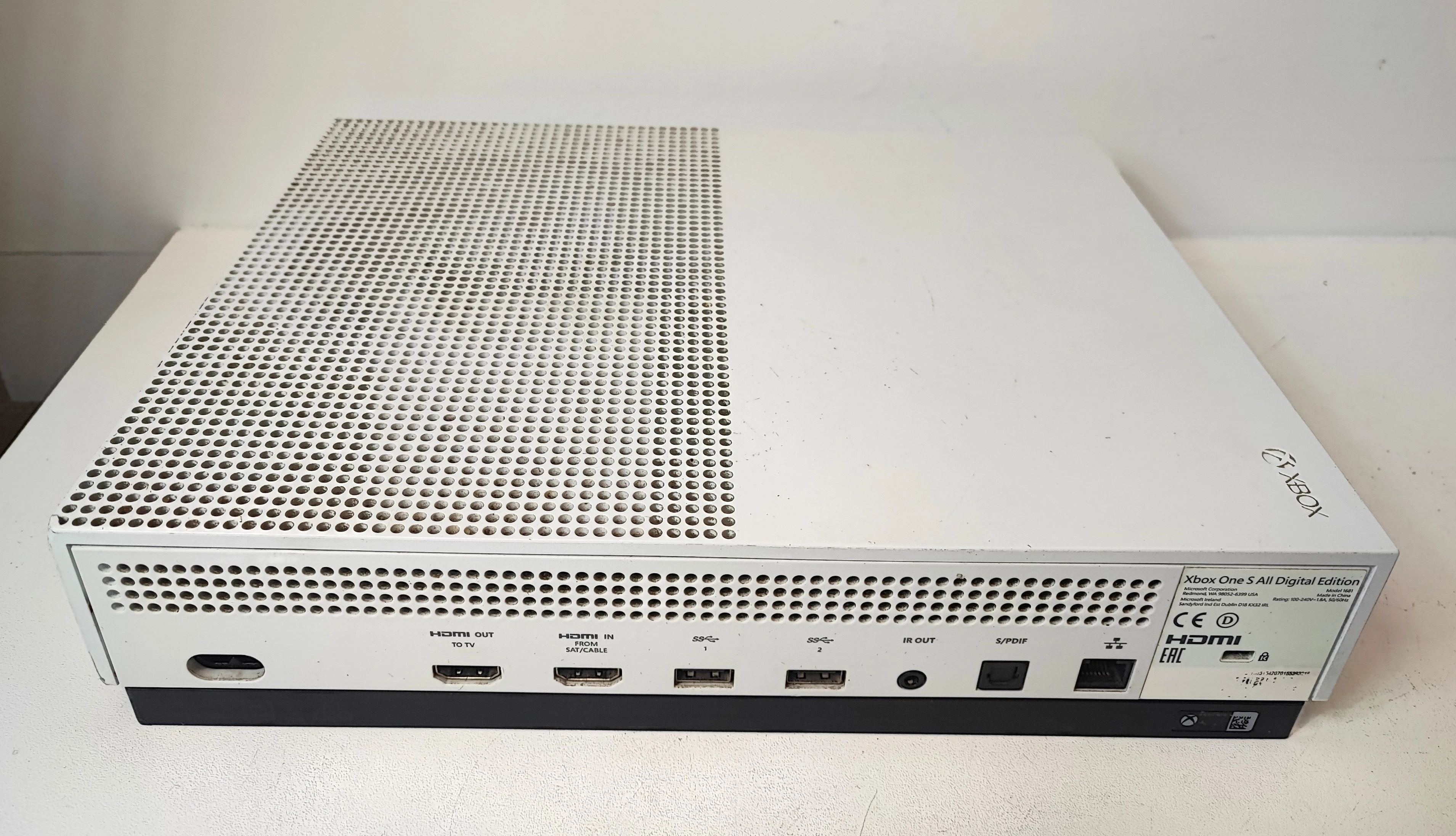 konsola-xbox-one-s-all-digital-edition-1-tb-bialy-gry-w-zestawie-205998-225574