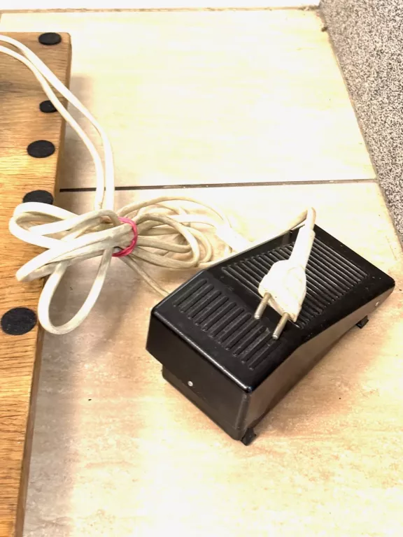 maszyna-do-szycia-lucznik-kolor-dominujacy-129357-2