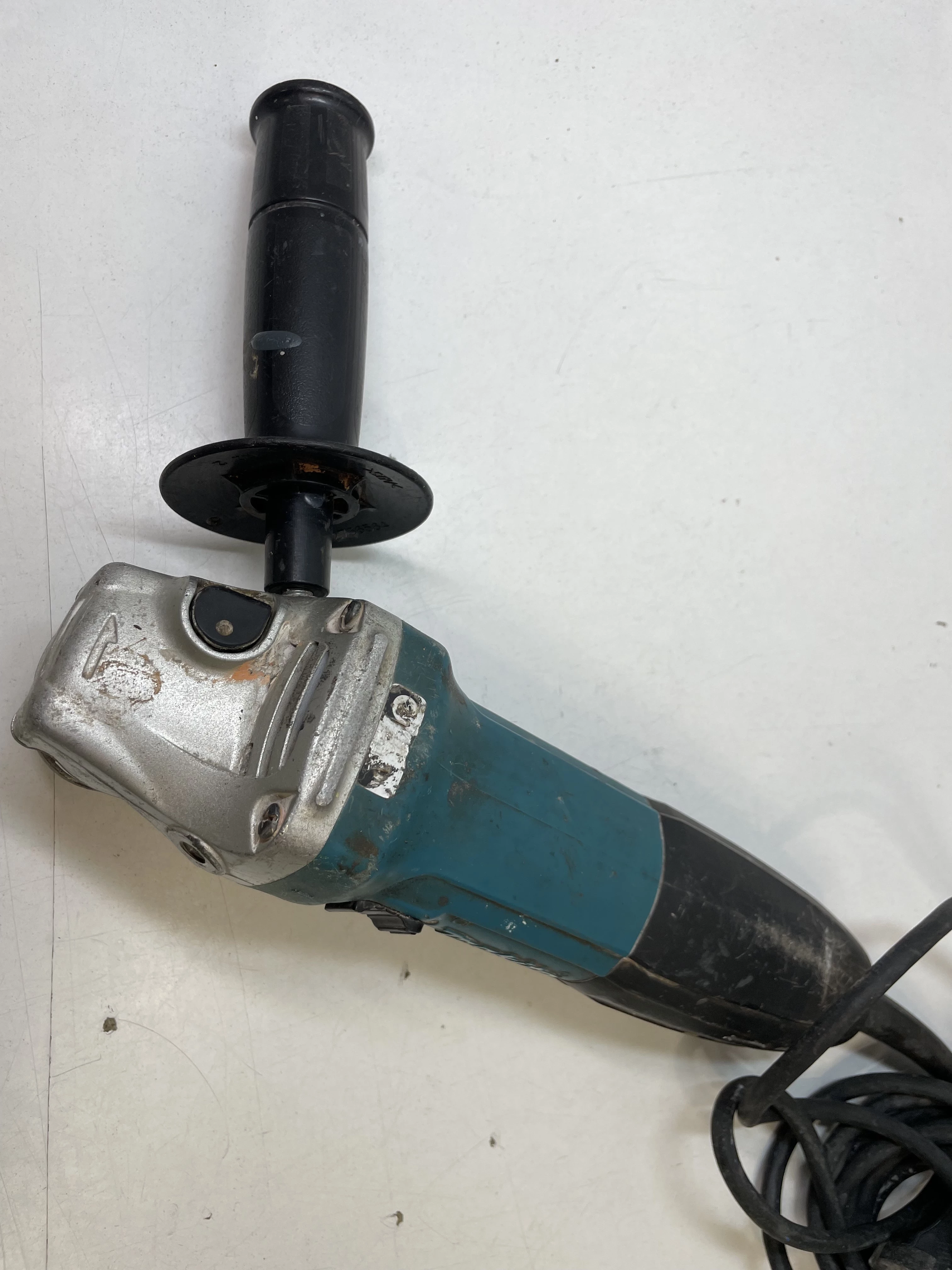 szlifierka-makita-ga5030r-stan-11323-2