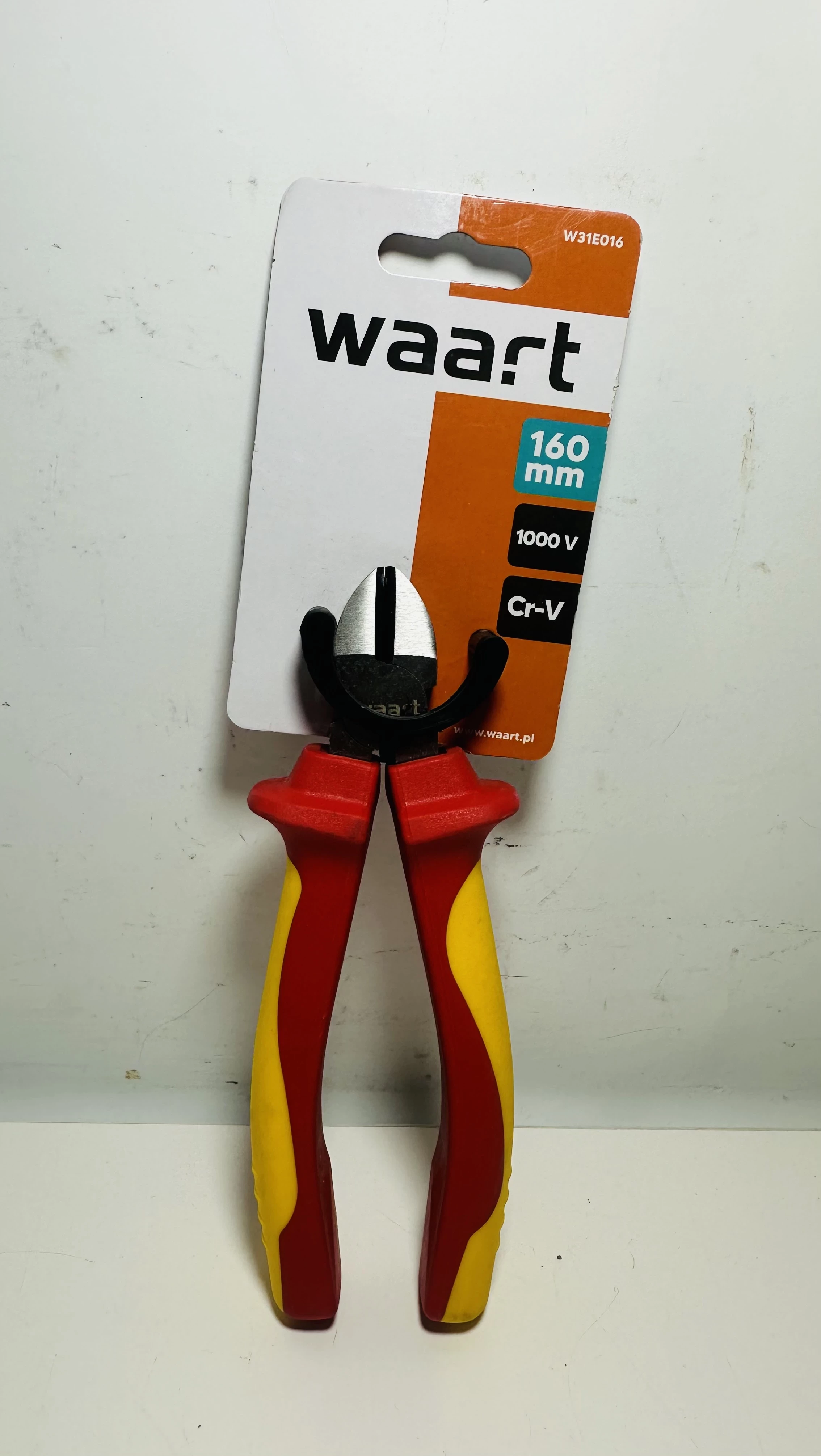 szczypce-boczne-izolowane-1000-v-160-mm-armii-krajowej-38-tczew