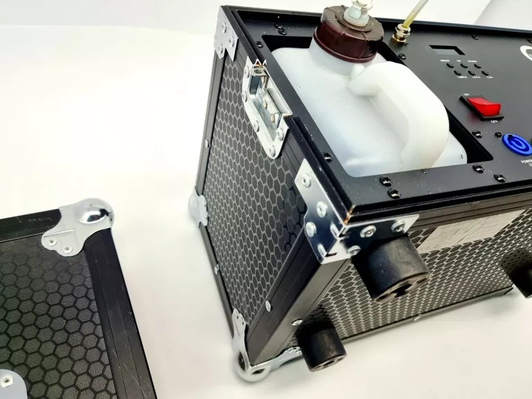 light4me-faze-1600-wytwornica-dymu-mgly-fazer-waga-produktu-z-opakowaniem-jednostkowym-4000